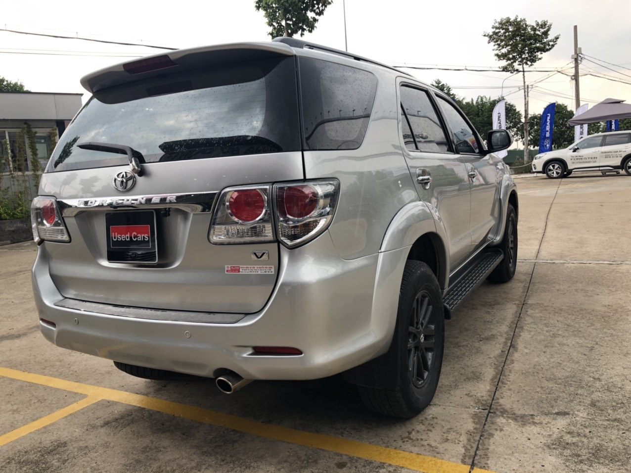 Toyota Fortuner V 2014 - Cần bán xe Toyota Fortuner V đời 2014, màu bạc đi mới 104.000km. Xe bao đẹp, giá còn Fix mạnh