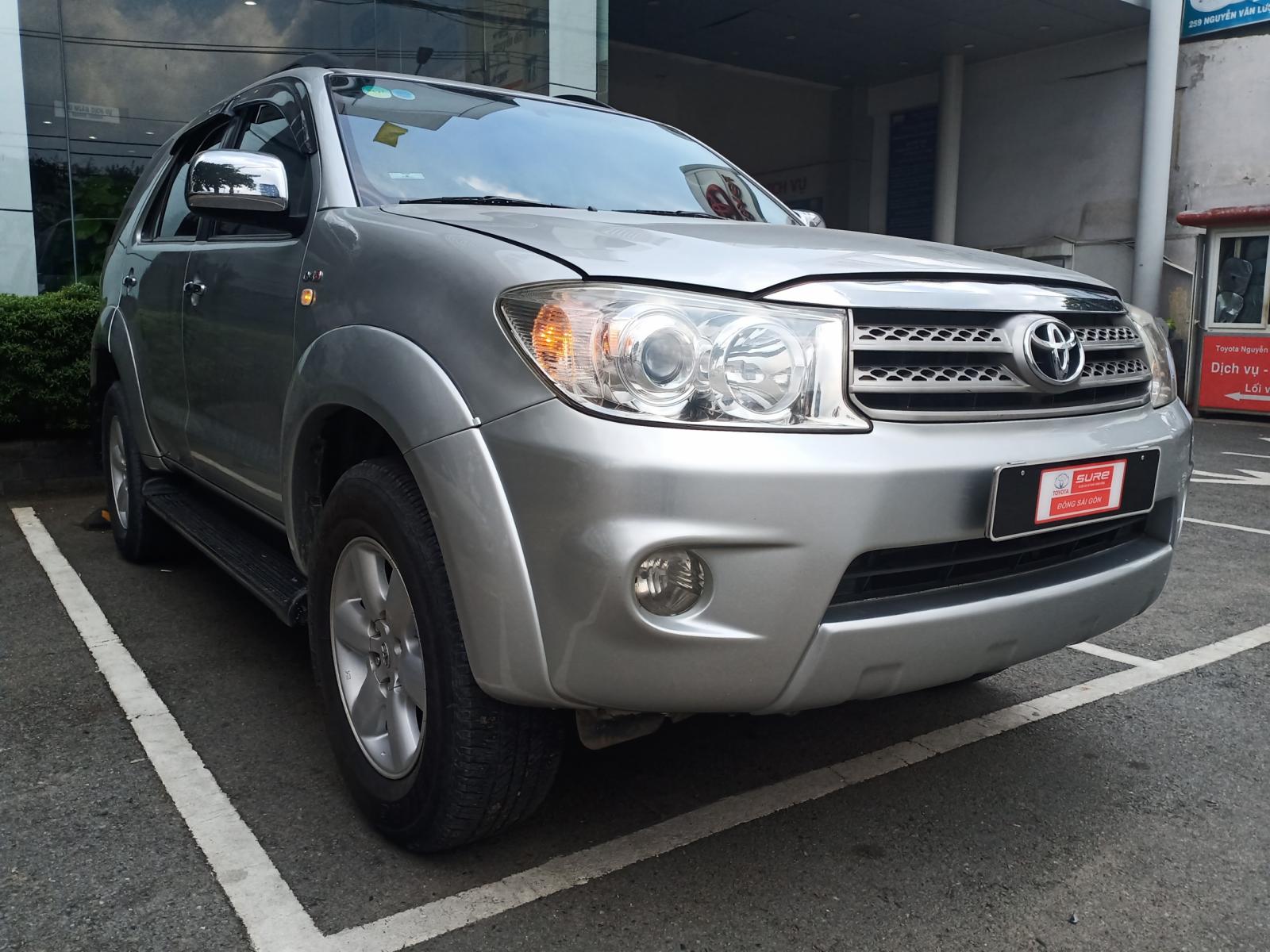 Toyota Fortuner G 2010 - Bán xe Toyota Fortuner G đời 2010, màu bạc chạy ít 139.000km giá còn Fix mạnh