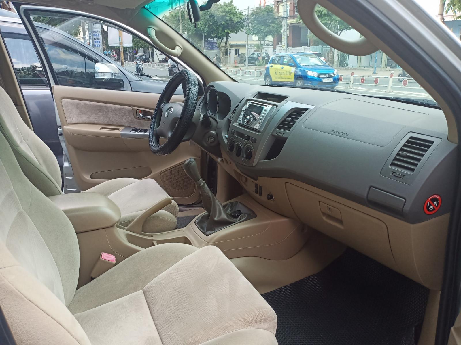 Toyota Fortuner G 2010 - Bán xe Toyota Fortuner G đời 2010, màu bạc chạy ít 139.000km giá còn Fix mạnh