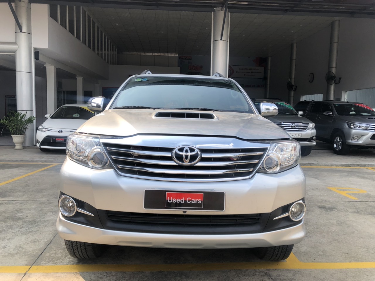 Toyota Fortuner G 2015 - Cần bán xe Toyota Fortuner G sản xuất 2015, màu bạc, chạy ít 88.900km giá còn fix mạnh