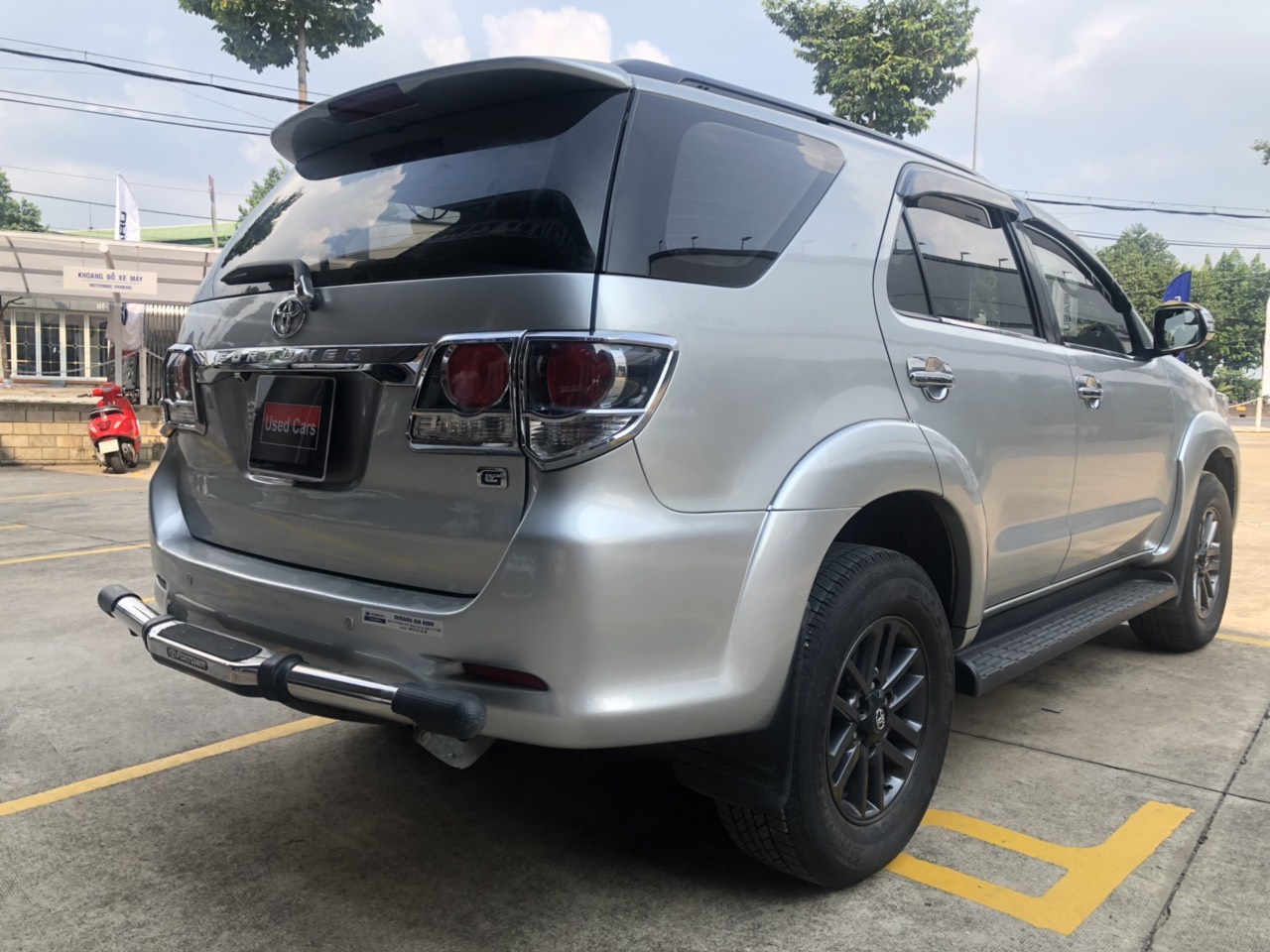 Toyota Fortuner G 2015 - Cần bán xe Toyota Fortuner G sản xuất 2015, màu bạc, chạy ít 88.900km giá còn fix mạnh