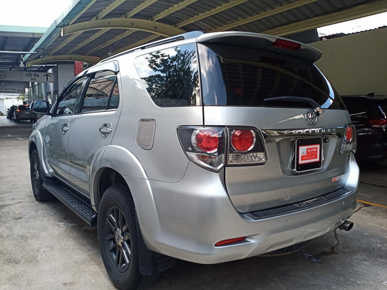 Toyota Fortuner G 2015 - Xe Toyota Fortuner G đời 2015, màu bạc, xe GĐ chạy giữ kỹ. Giá còn fix mạnh