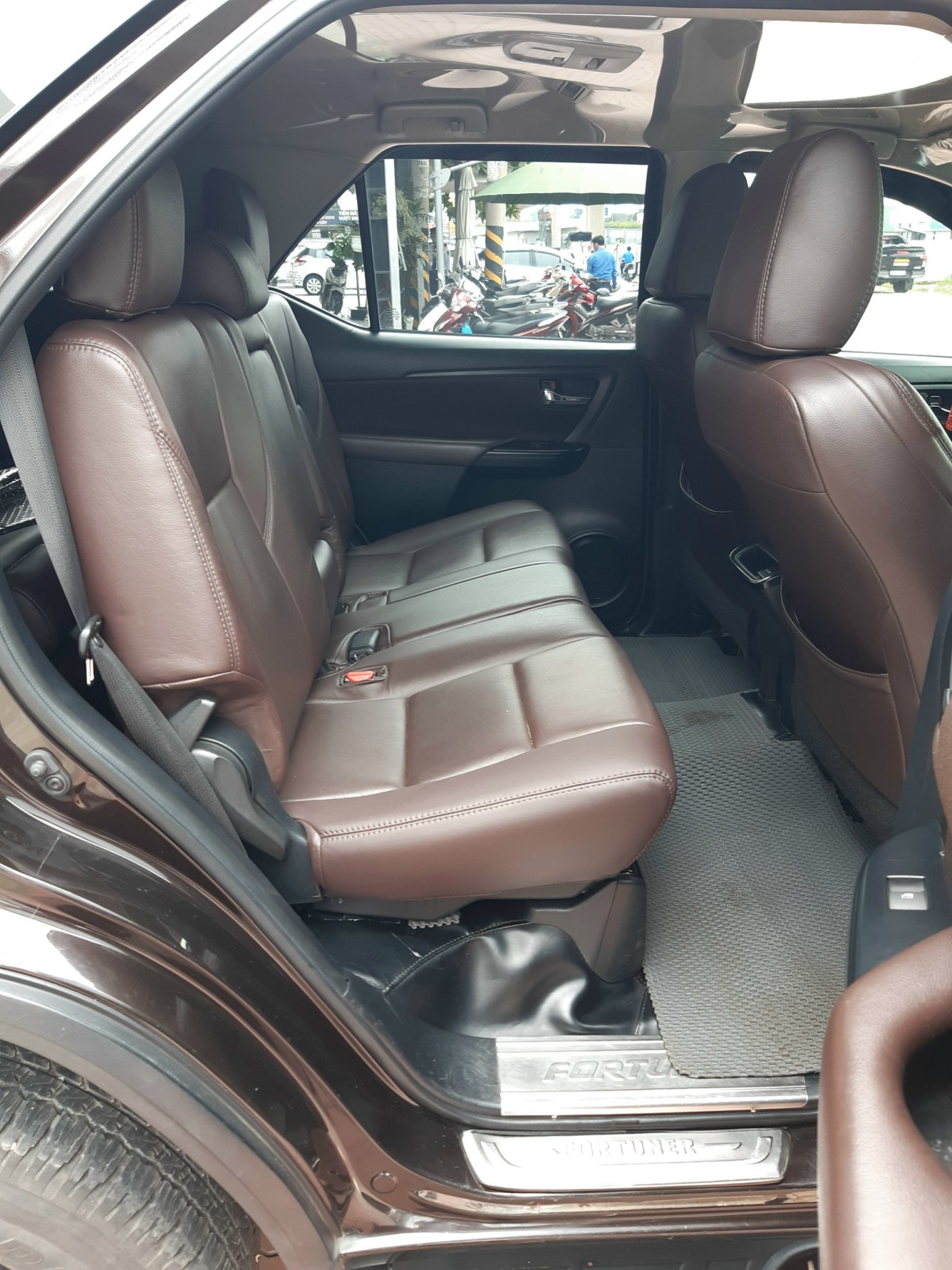 Toyota Fortuner 2.4 MT 2017 - Cần bán gấp Toyota Fortuner 2.4 MT đời 2017, màu nâu, nhập khẩu chính hãng 