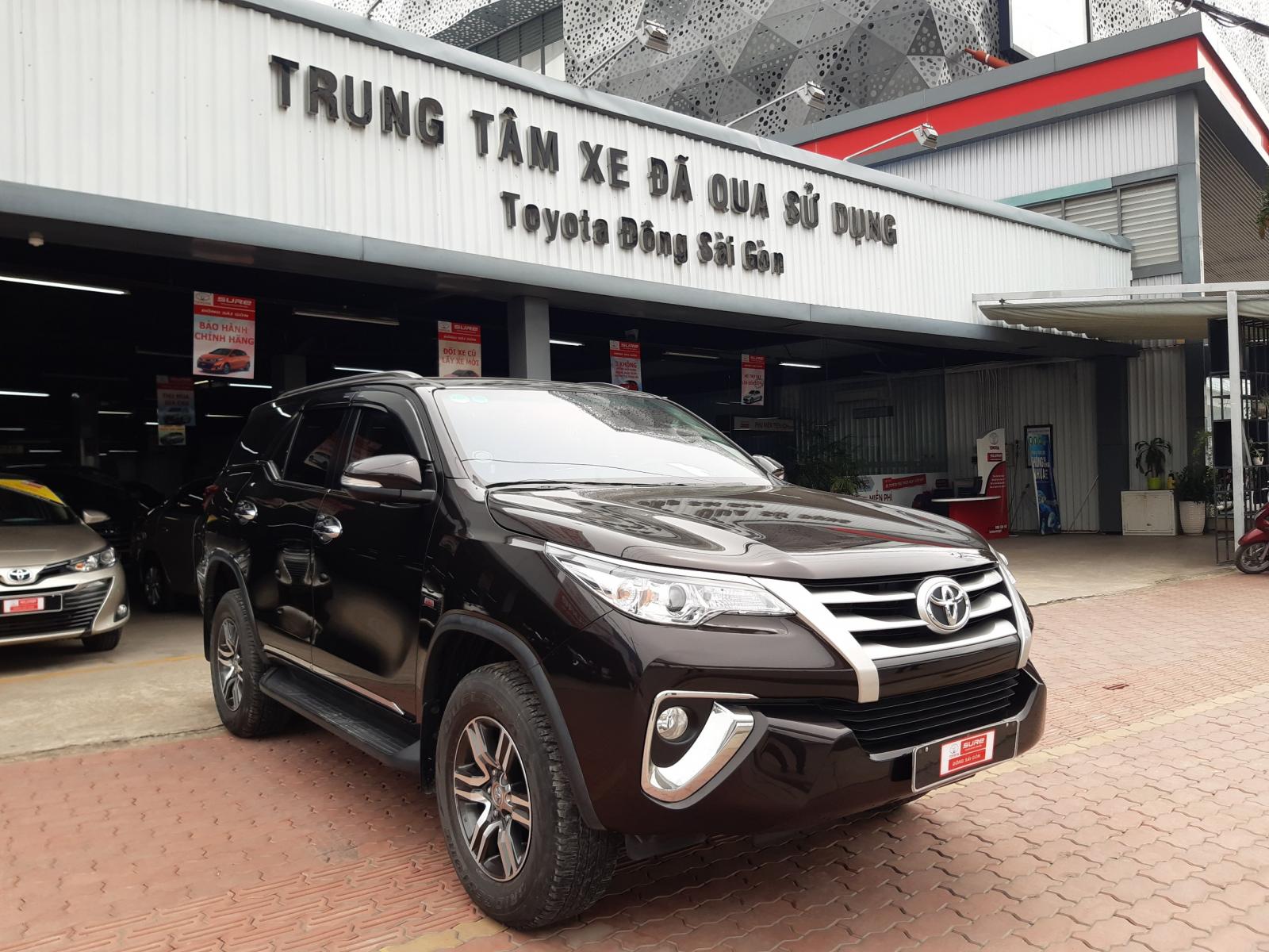 Toyota Fortuner 2017 - Cần bán lại xe Toyota Fortuner đời 2017, màu đen, số sàn, 880tr