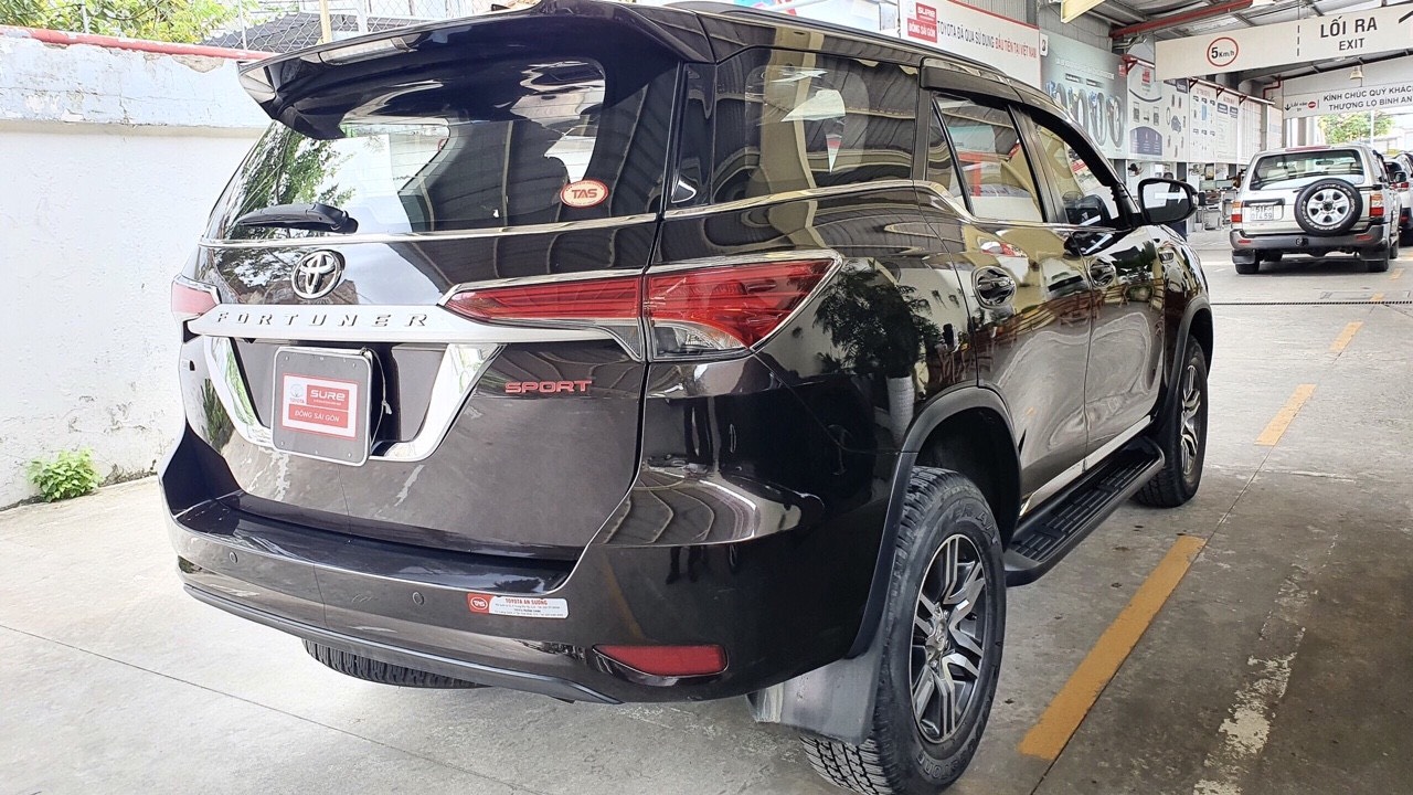 Toyota Fortuner 2017 - Bán Toyota Fortuner đời 2017, màu đen, nhập khẩu chính hãng