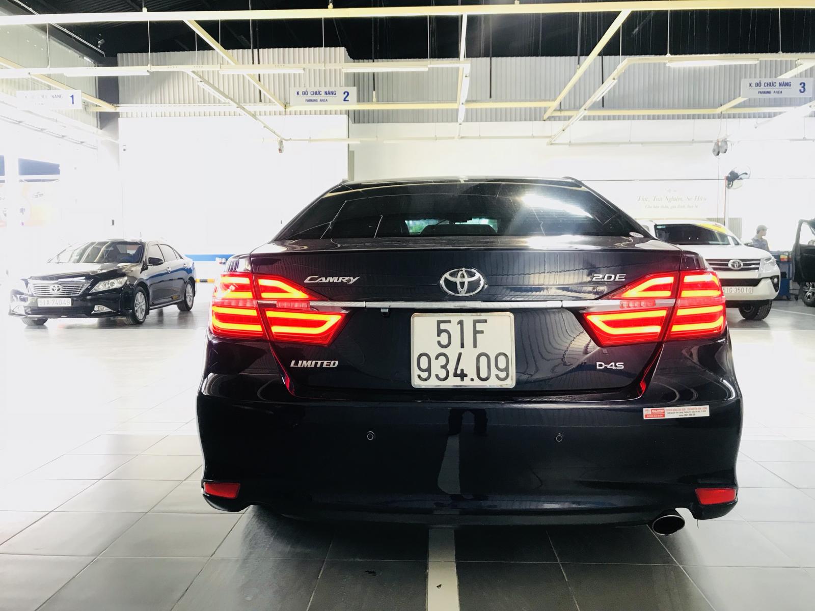 Toyota Camry 2016 - Bán ô tô Toyota Camry năm 2016, màu xanh lam 