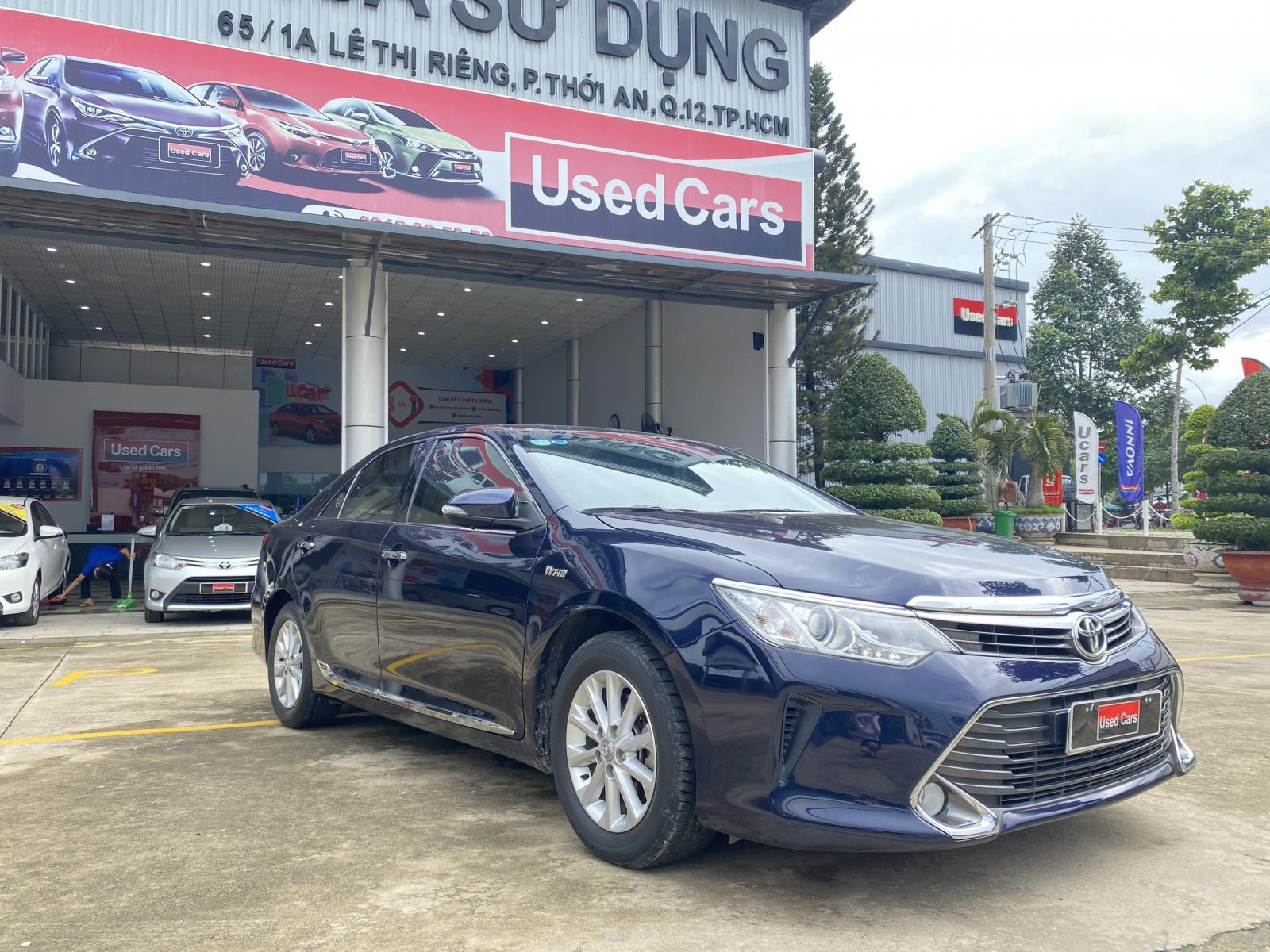 Toyota Camry 2.0E 2016 - Cần bán gấp Toyota Camry 2.0E đời 2016, màu xanh lam,790 triệu