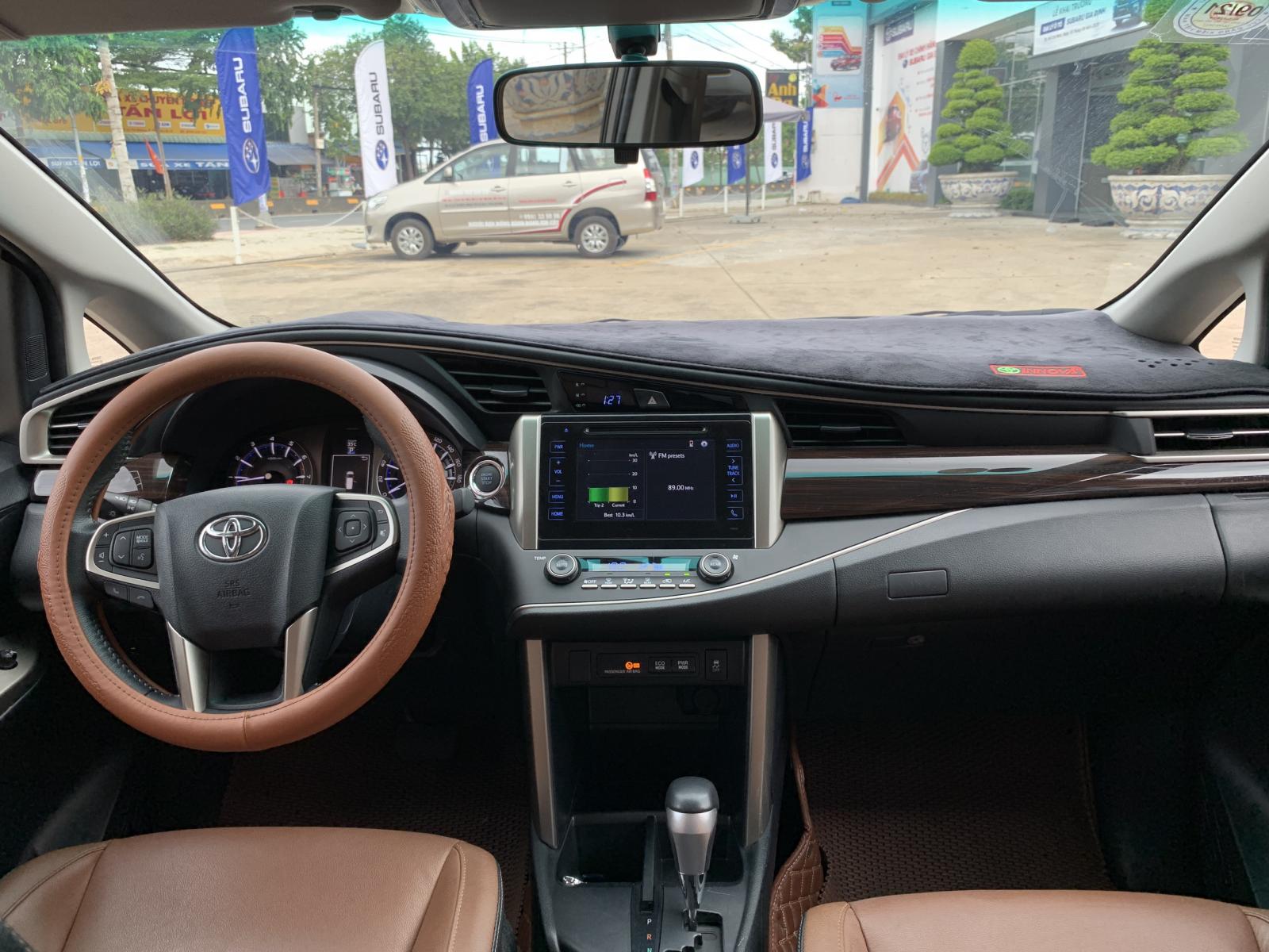 Toyota Innova 2.0V 2019 - Cần bán Toyota Innova 2.0V đời 2019, màu bạc