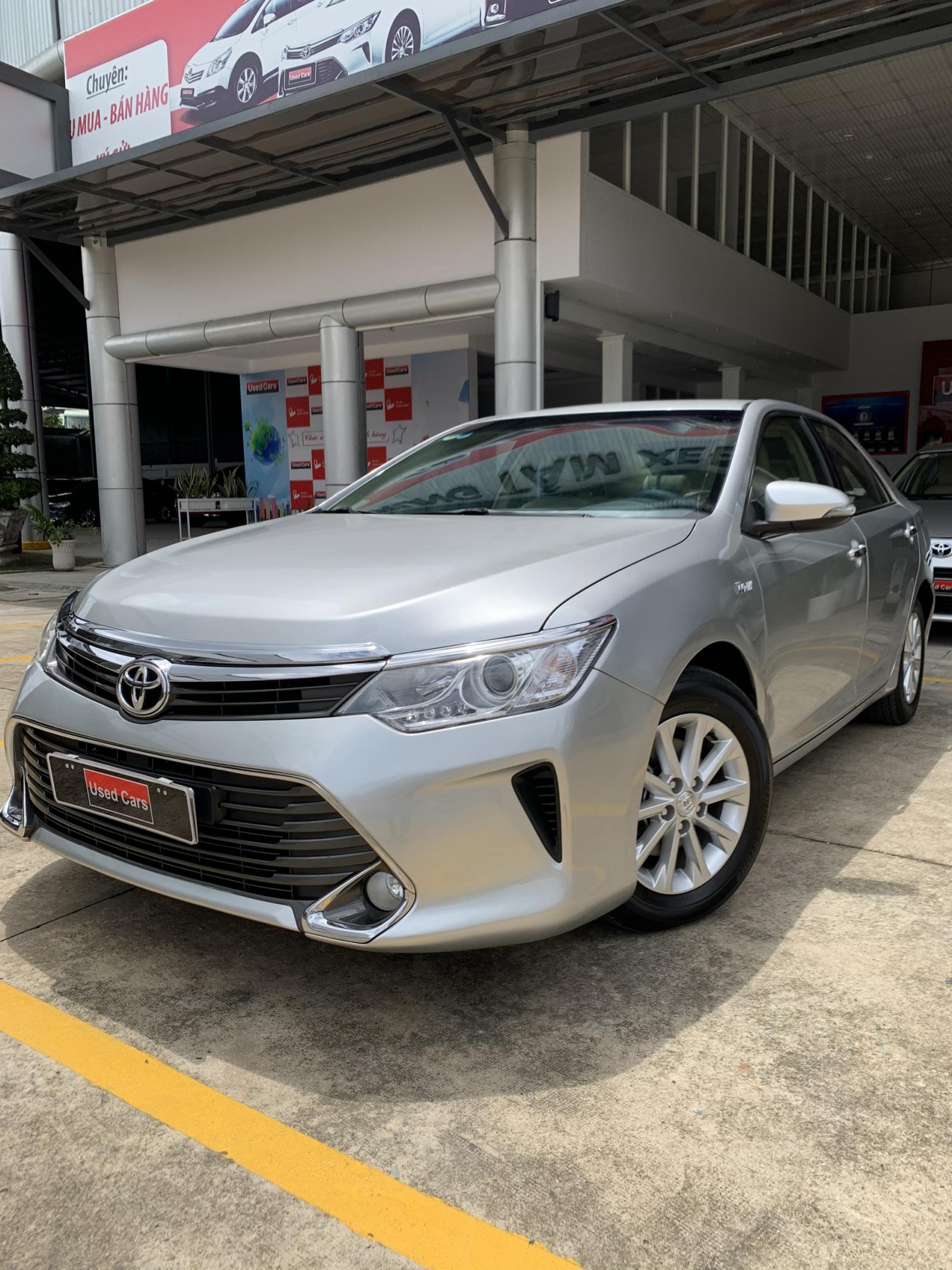 Toyota Camry 2.0E 2015 - Bán xe Toyota Camry 2.0E đời 2015, màu bạc