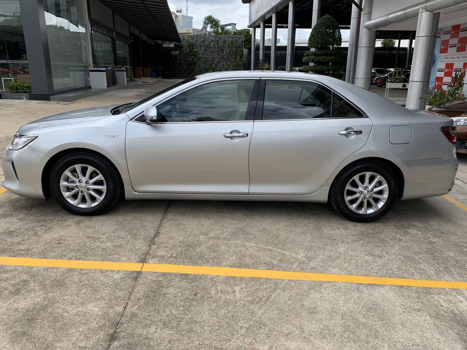 Toyota Camry 2.0E 2015 - Bán xe Toyota Camry 2.0E đời 2015, màu bạc