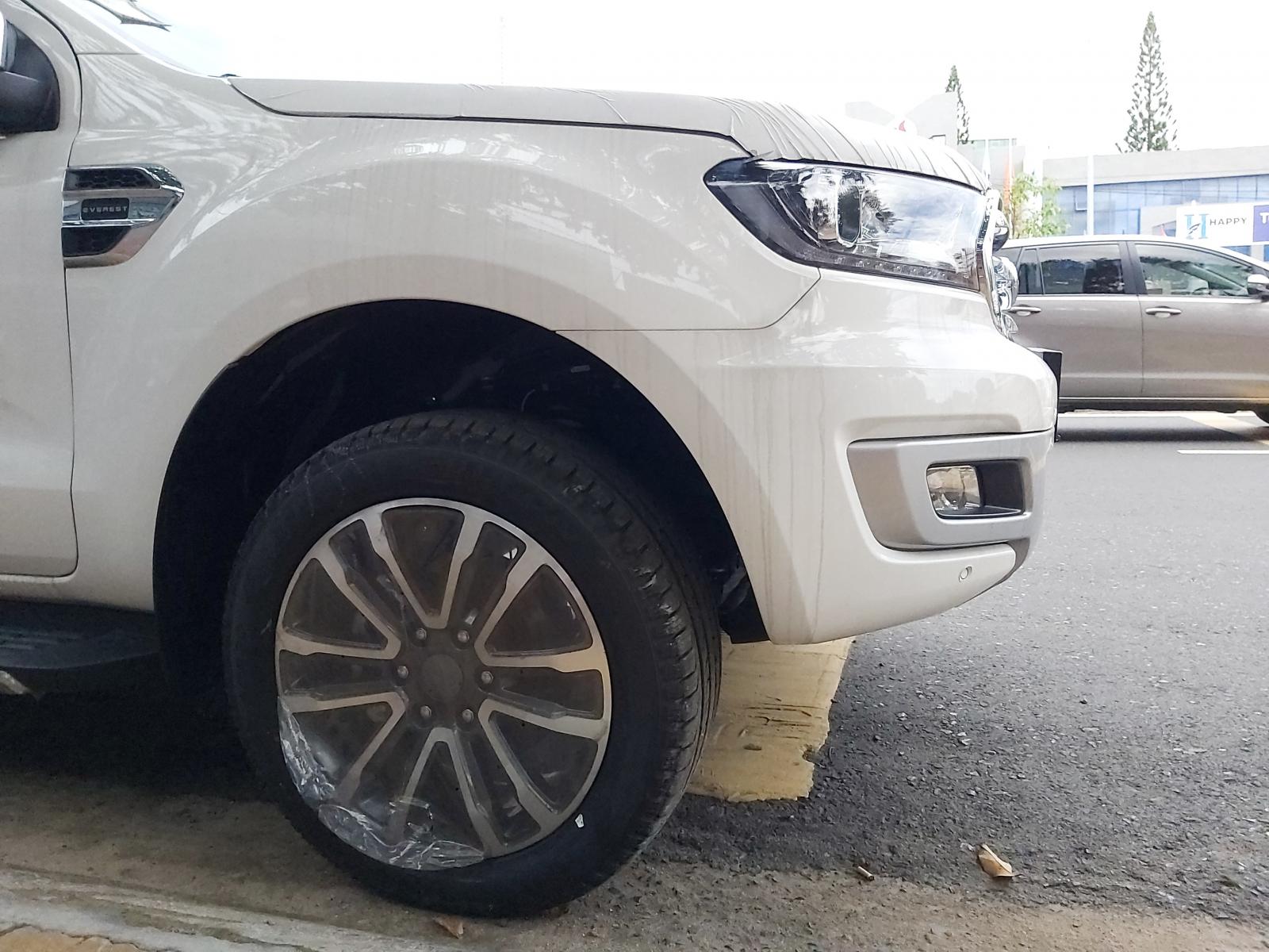 Ford Everest Titanium 2.0L 4x2 2020 - Bán ô tô Ford Everest Titanium 2.0L 4x2 đời 2020, màu trắng, nhập khẩu nguyên chiếc