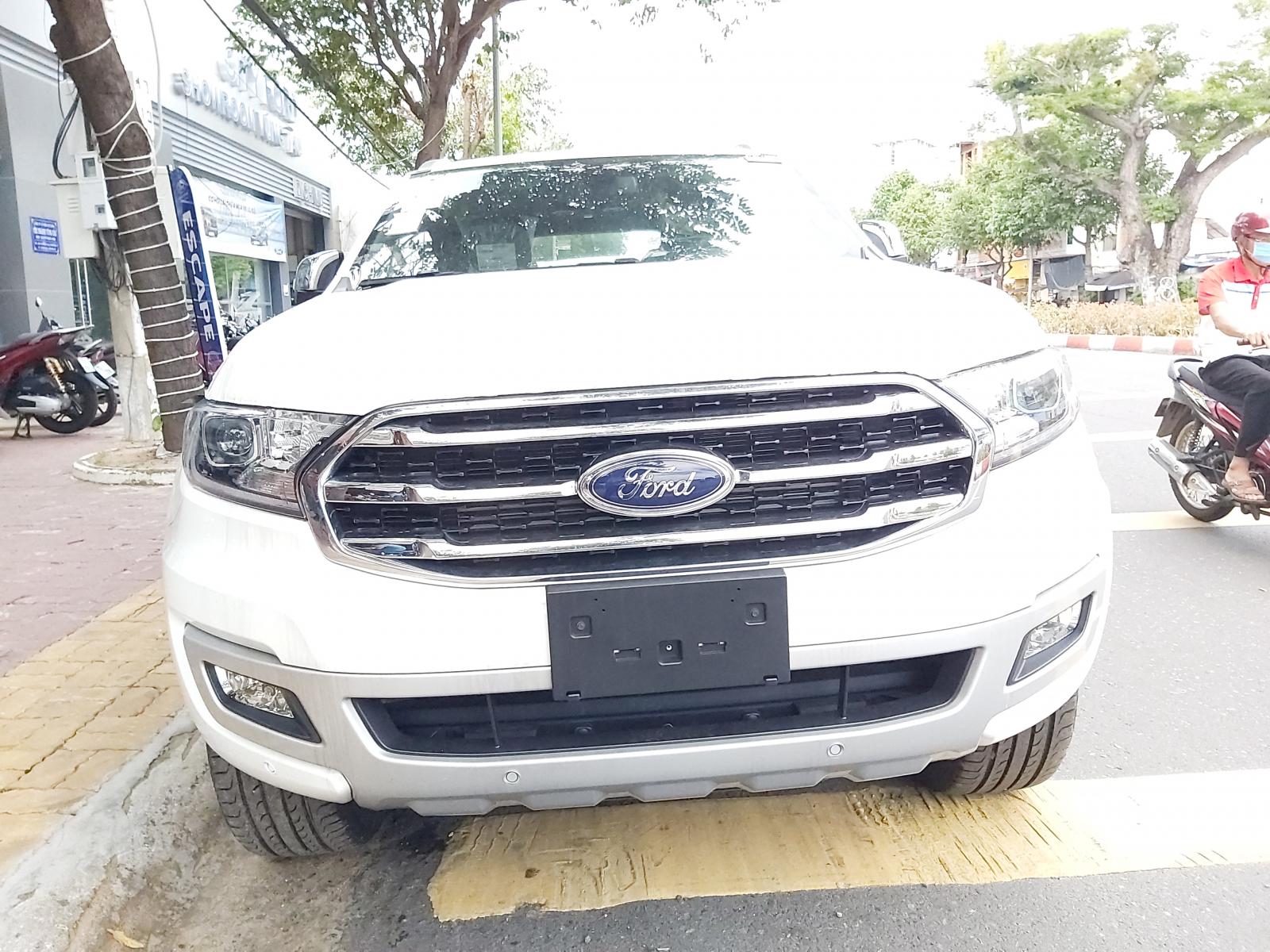 Ford Everest Titanium 2.0L 4x2 2020 - Bán ô tô Ford Everest Titanium 2.0L 4x2 đời 2020, màu trắng, nhập khẩu nguyên chiếc