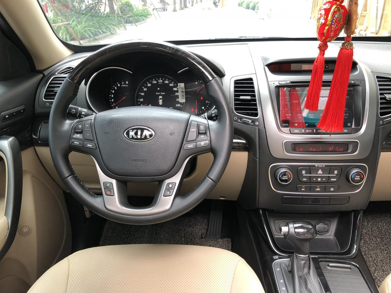 Kia Sorento 2.4GATH 2019 - Cần bán gấp Kia Sorento 2.4GATH đời 2019, màu đen, như mới