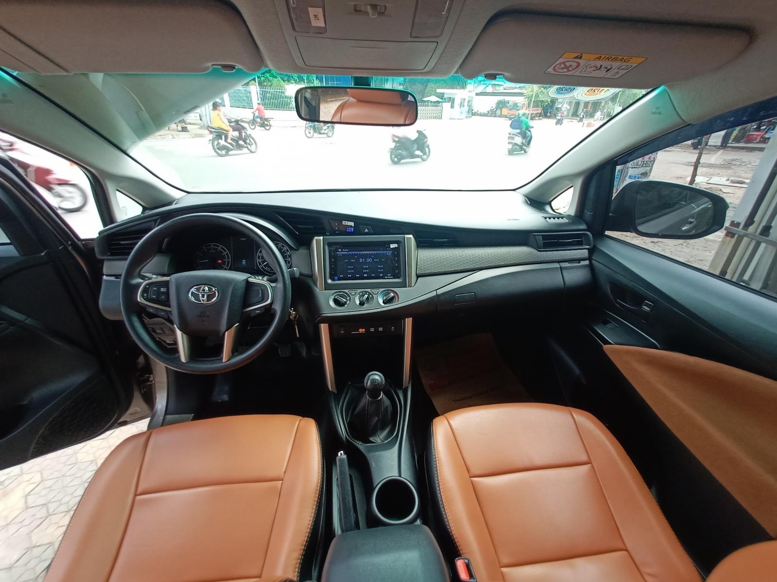 Toyota Innova 2.0E 2019 - Bán xe Toyota Innova 2.0E 2019, màu bạc