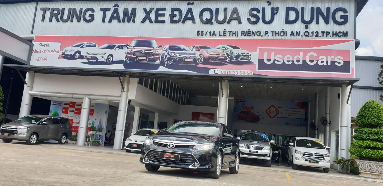 Toyota Camry 2017 - Bán ô tô Toyota Camry 2.0E sản xuất 2017, màu đen siêu đẹp odo 48.000km, giá còn fix đẹp