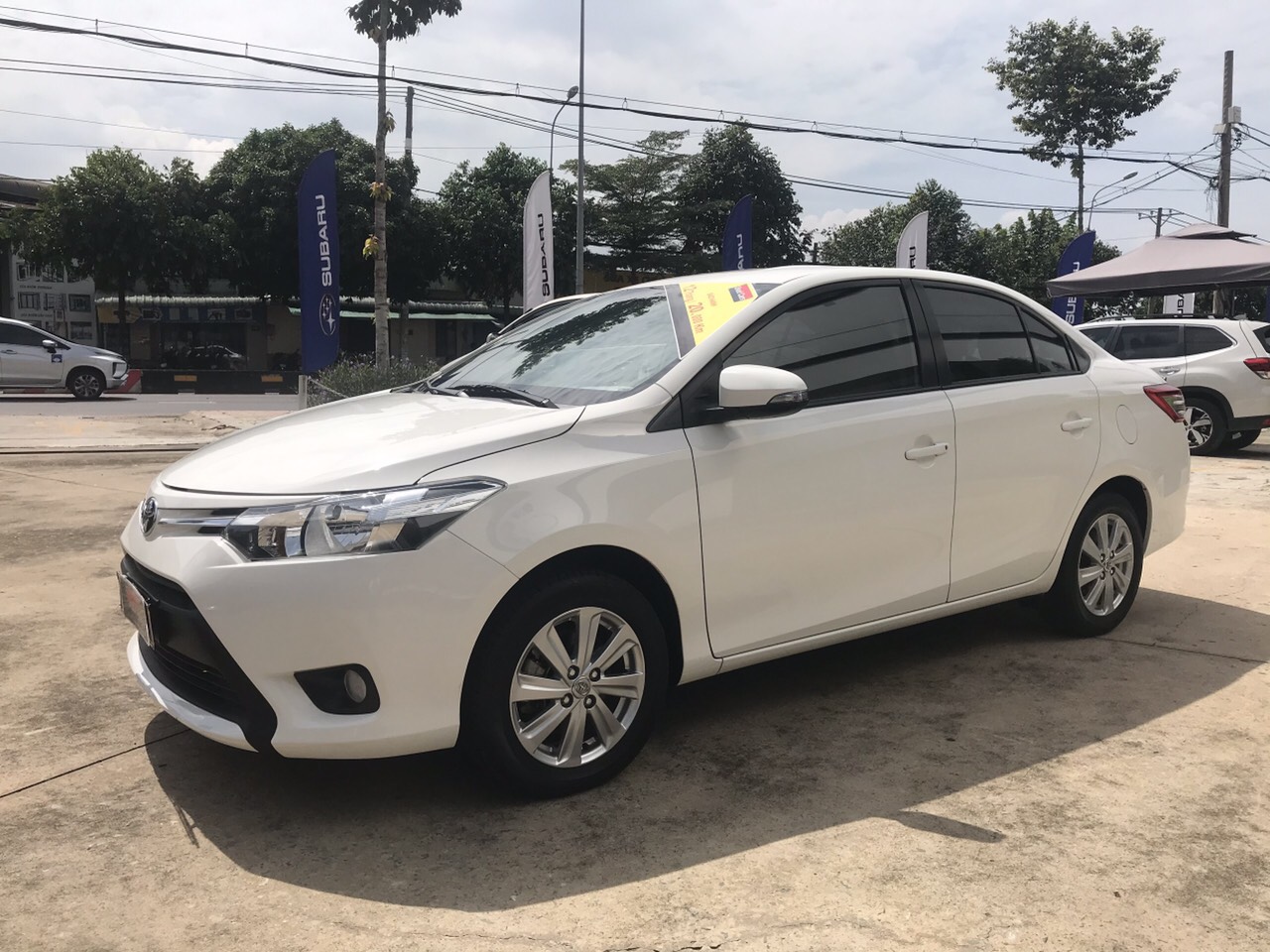 Toyota Vios 1.5 E CVT 2018 - Cần bán gấp Toyota Vios 1.5 E CVT đời 2018, màu trắng - Giá thương lượng