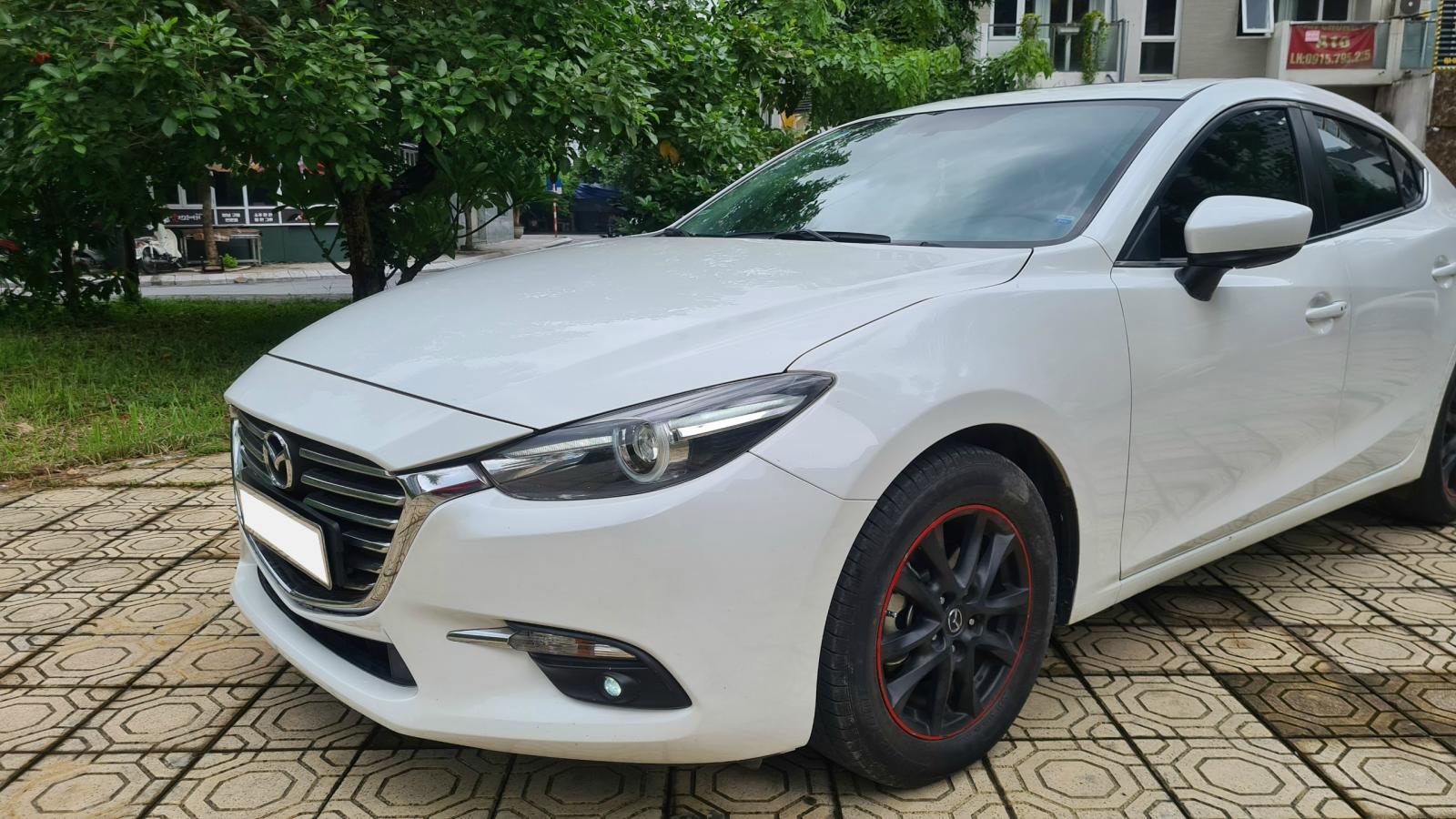 Mazda 3 2017 - Cần bán gấp Mazda 3 1.5AT đời 2017, màu trắng