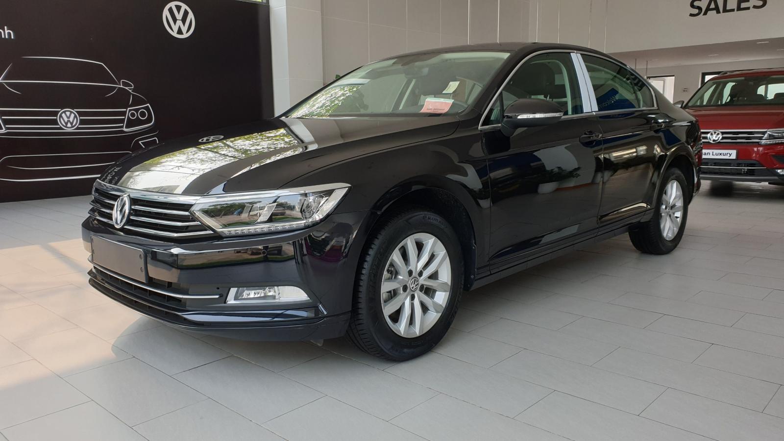 Volkswagen Passat hight 2018 - Volkswagen Passat Comfort, màu đen tặng quà khủng, hỗ trợ trả góp