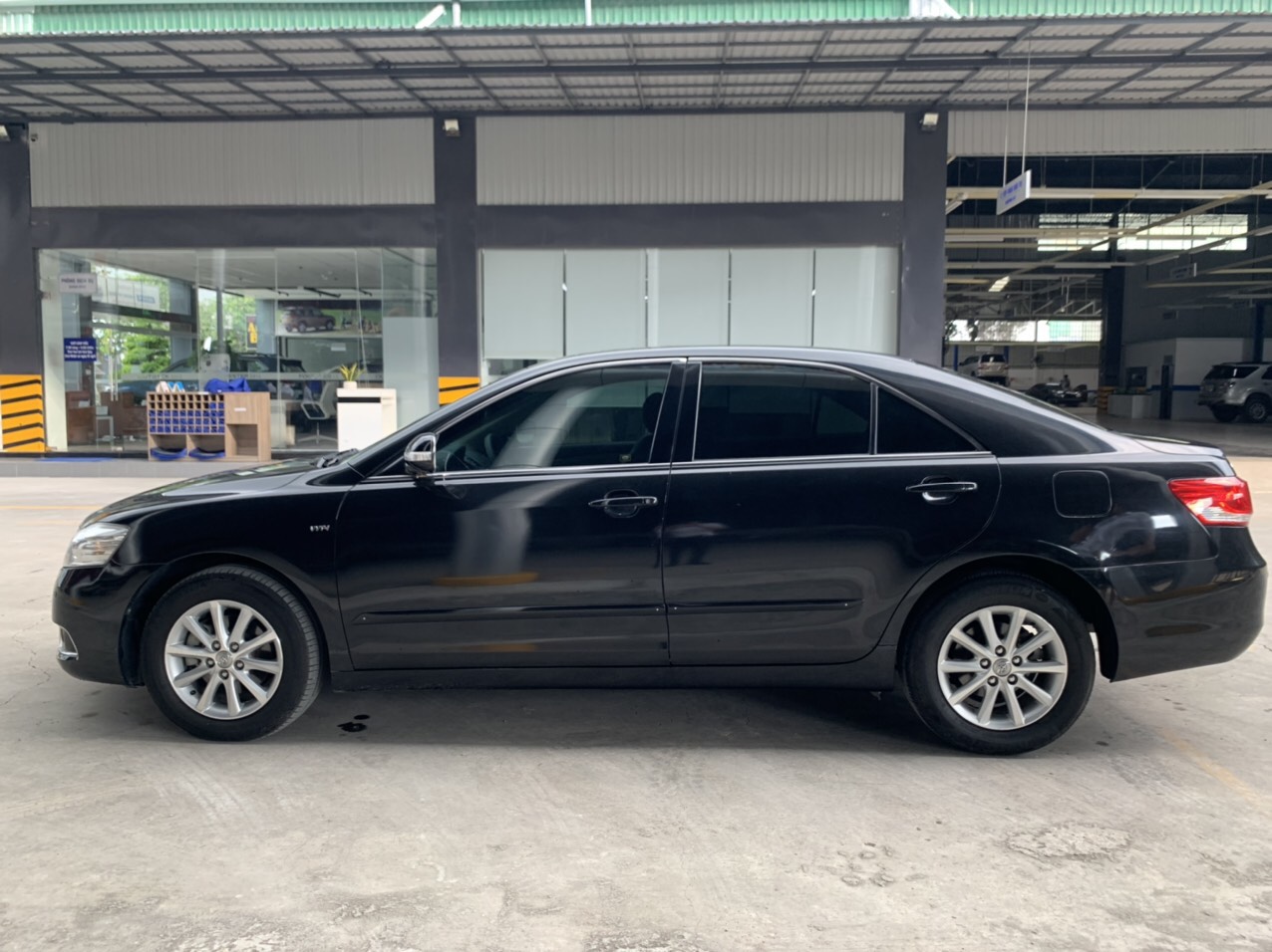 Toyota Camry 2.4G 2010 - Cần bán lại xe Toyota Camry 2.4G đời 2010, màu đen