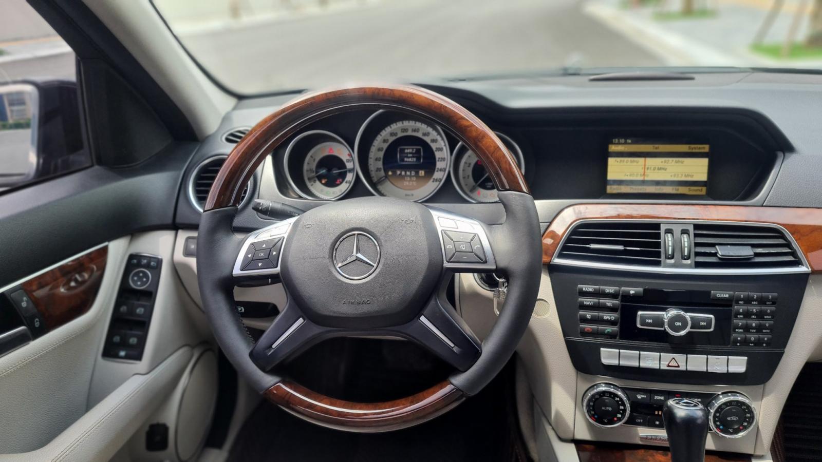 Mercedes-Benz C250   2011 - Bán xe Mercedes C250 Class đời 2011, màu đen, 525tr