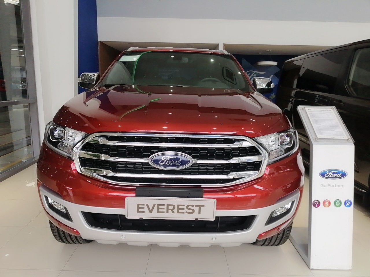 Ford Everest Titanium 4x2 Màu Đỏ 2020 - Bán xe Ford Everest Titanium AT 4x2 màu đỏ, đời 2020, xe nhập