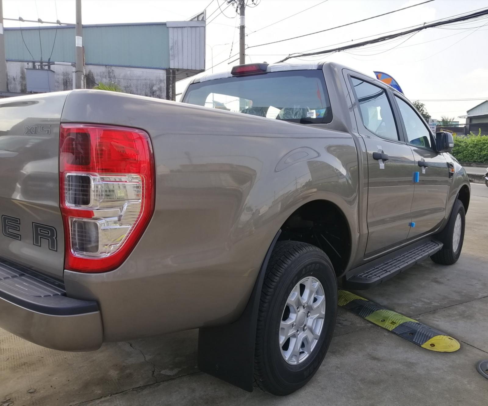 Ford Ranger XLS AT 4x2 2020 - Bán xe Ford Ranger XLS AT 4x2 năm 2020, màu kem (be), nhập khẩu