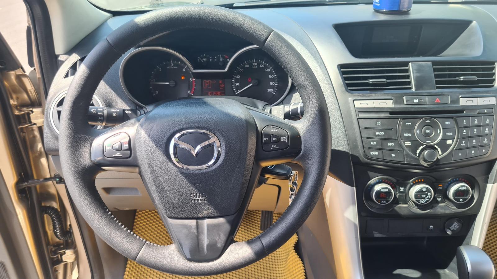 Mazda BT 50 2.2L 4x2 AT 2015 - Xe Mazda BT 50 2.2L 4x2 AT đời 2015, màu vàng, nhập khẩu