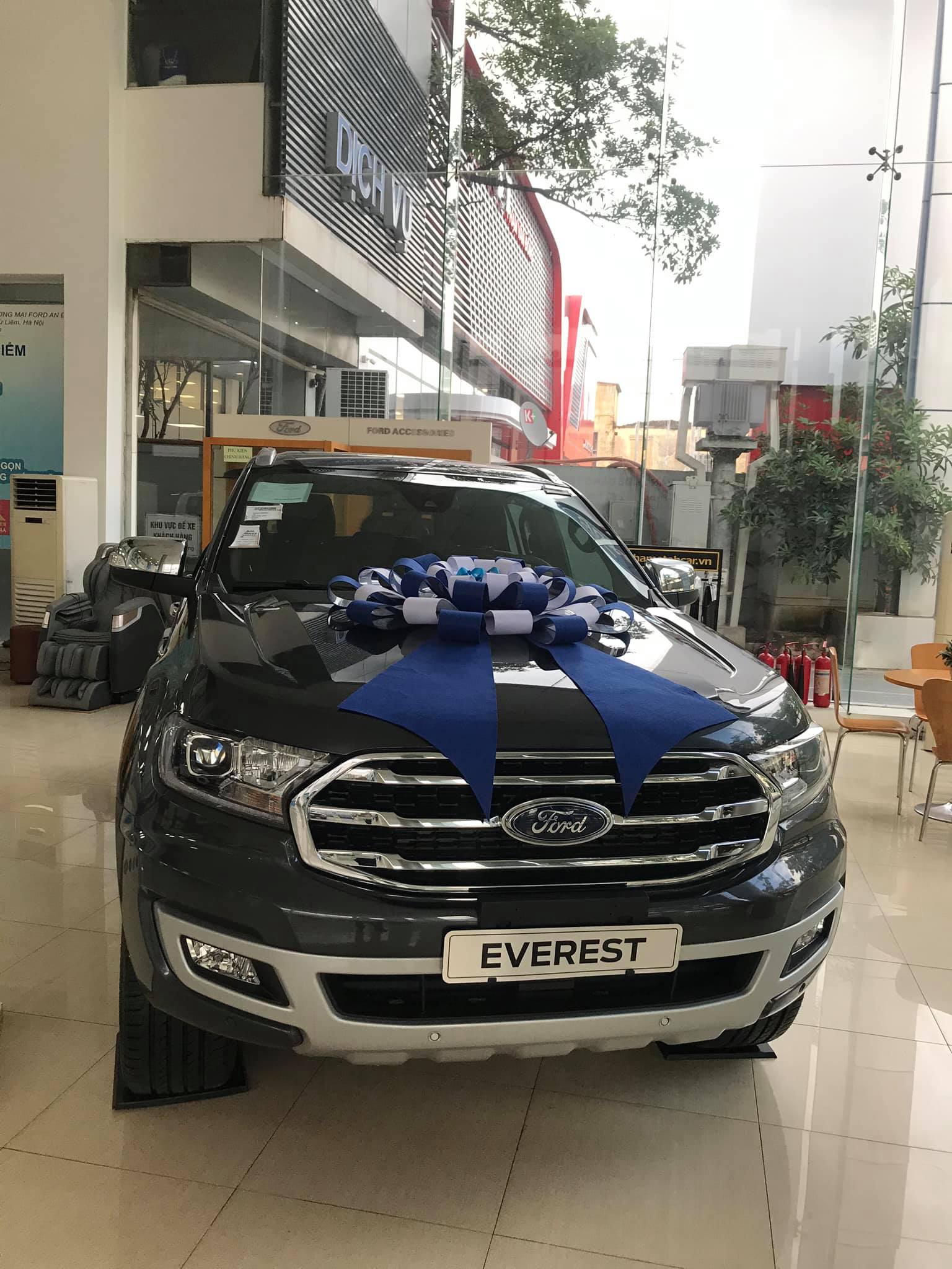 Ford Everest 2.0AT 4X4 Titanium Bi-Turbo 2020 - Cần bán Ford Everest 2.0AT 4X4 Titanium Bi-Turbo đời 2020, màu xanh lam, xe nhập