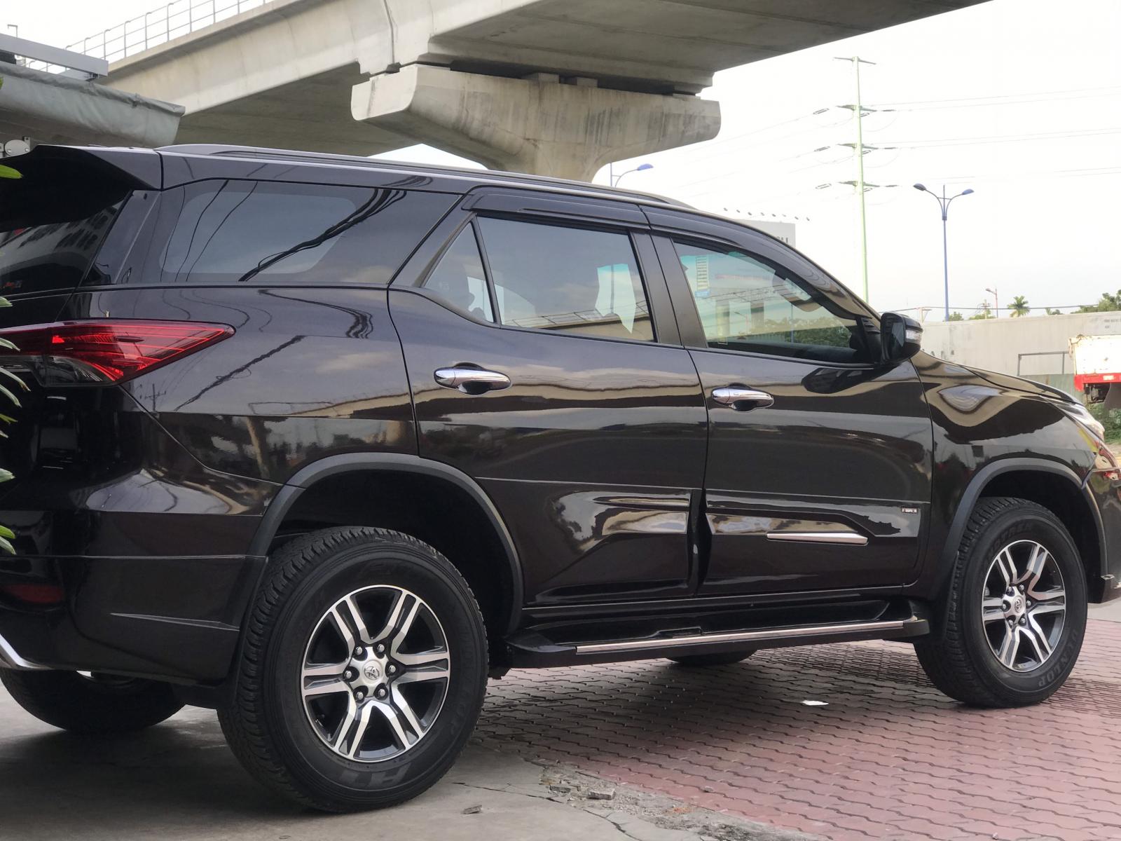 Toyota Fortuner 2.7 AT 4x2 2017 - Bán ô tô Toyota Fortuner 2.7 AT 4x2 đời 2017, màu nâu, số tự động giá cạnh tranh