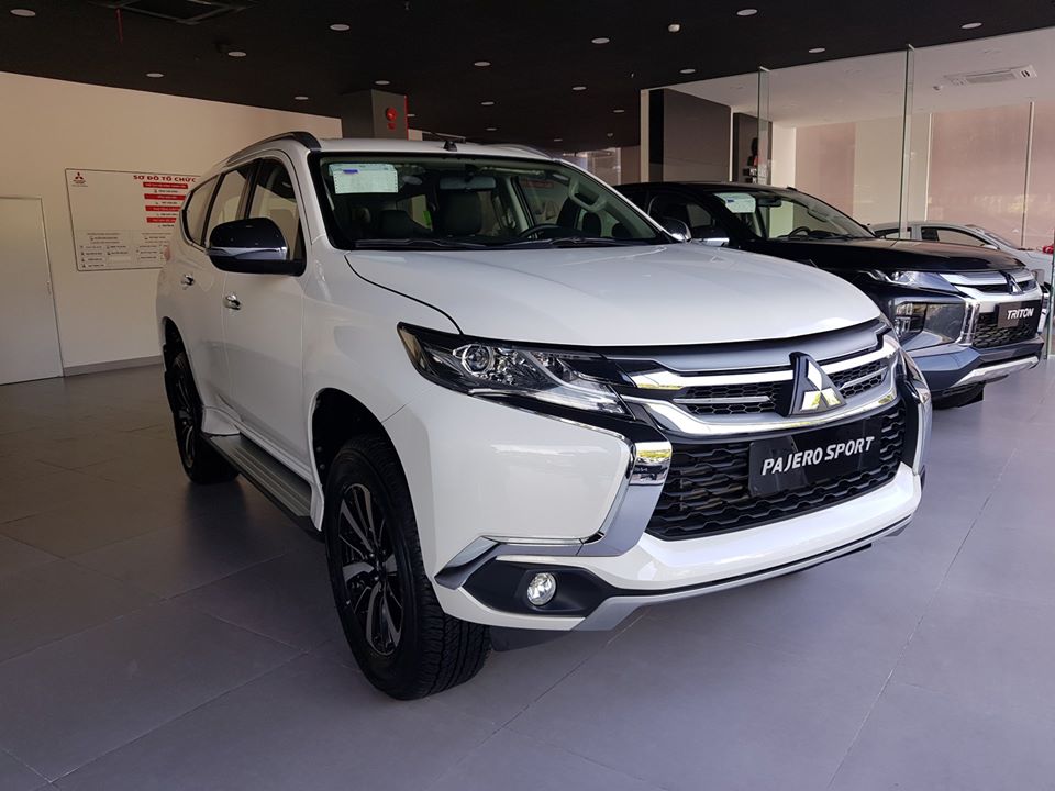 Mitsubishi Pajero Sport 2019 - Bán xe Mitsubishi Pajero Sport MT đời 2019, màu trắng, nhập khẩu chính hãng, giá 888tr