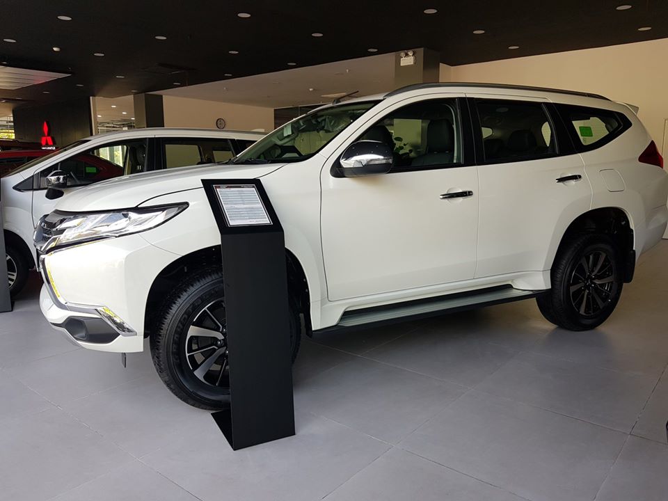 Mitsubishi Pajero Sport 2019 - Bán xe Mitsubishi Pajero Sport MT đời 2019, màu trắng, nhập khẩu chính hãng, giá 888tr