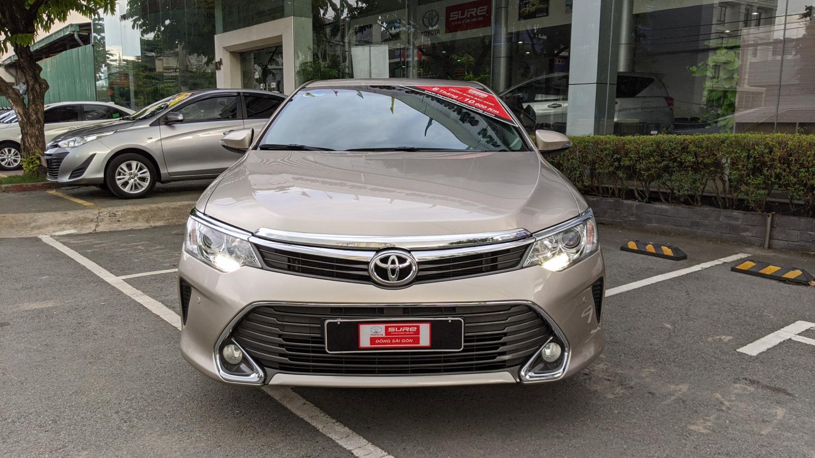 Toyota Camry 2016 - Cần bán xe Toyota Camry đời 2016, màu Nâu Vàng Lướt 31.000km Siêu Đẹp Giá 930tr CÒn fix