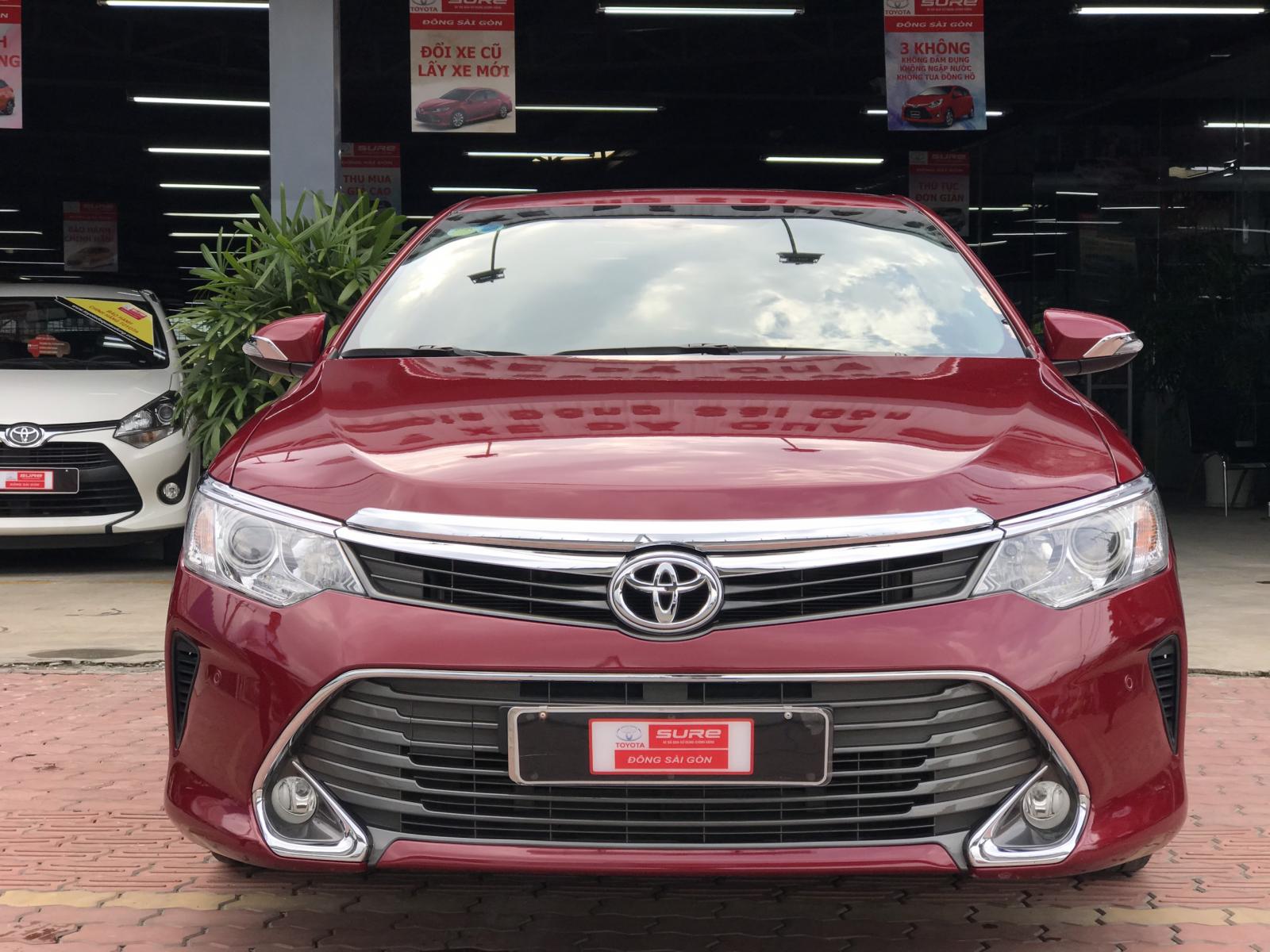 Toyota Camry 2.5Q 2016 - Cần bán lại xe Toyota Camry 2.5Q đời 2016, màu đỏ, giá tốt