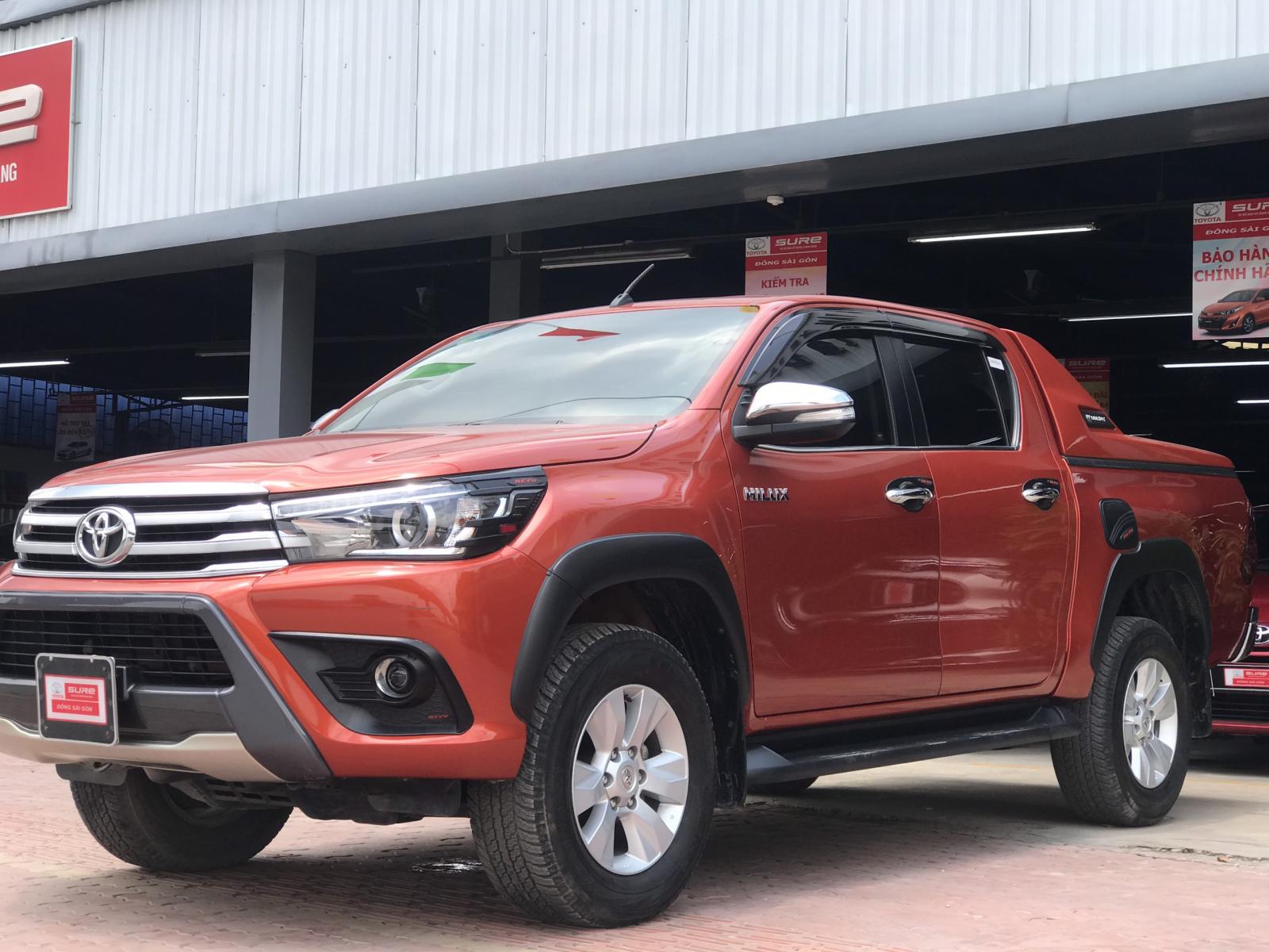 Toyota Hilux 2017 - Bán xe Toyota Hilux 2.8G 4x4 số tự động đời 2017 màu cam siêu đẹp, giá tốt