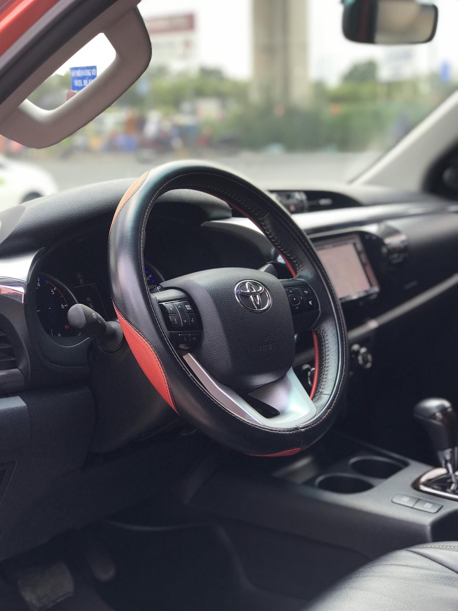 Toyota Hilux 2017 - Bán xe Toyota Hilux 2.8G 4x4 số tự động đời 2017 màu cam siêu đẹp, giá tốt