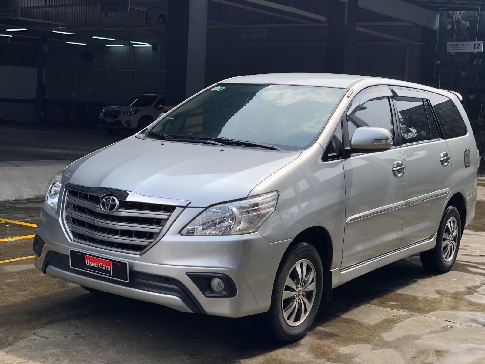 Toyota Innova 2.0E 2016 - Cần bán lại xe Toyota Innova 2.0E đời 2016, màu bạc, giá khuyến mãi