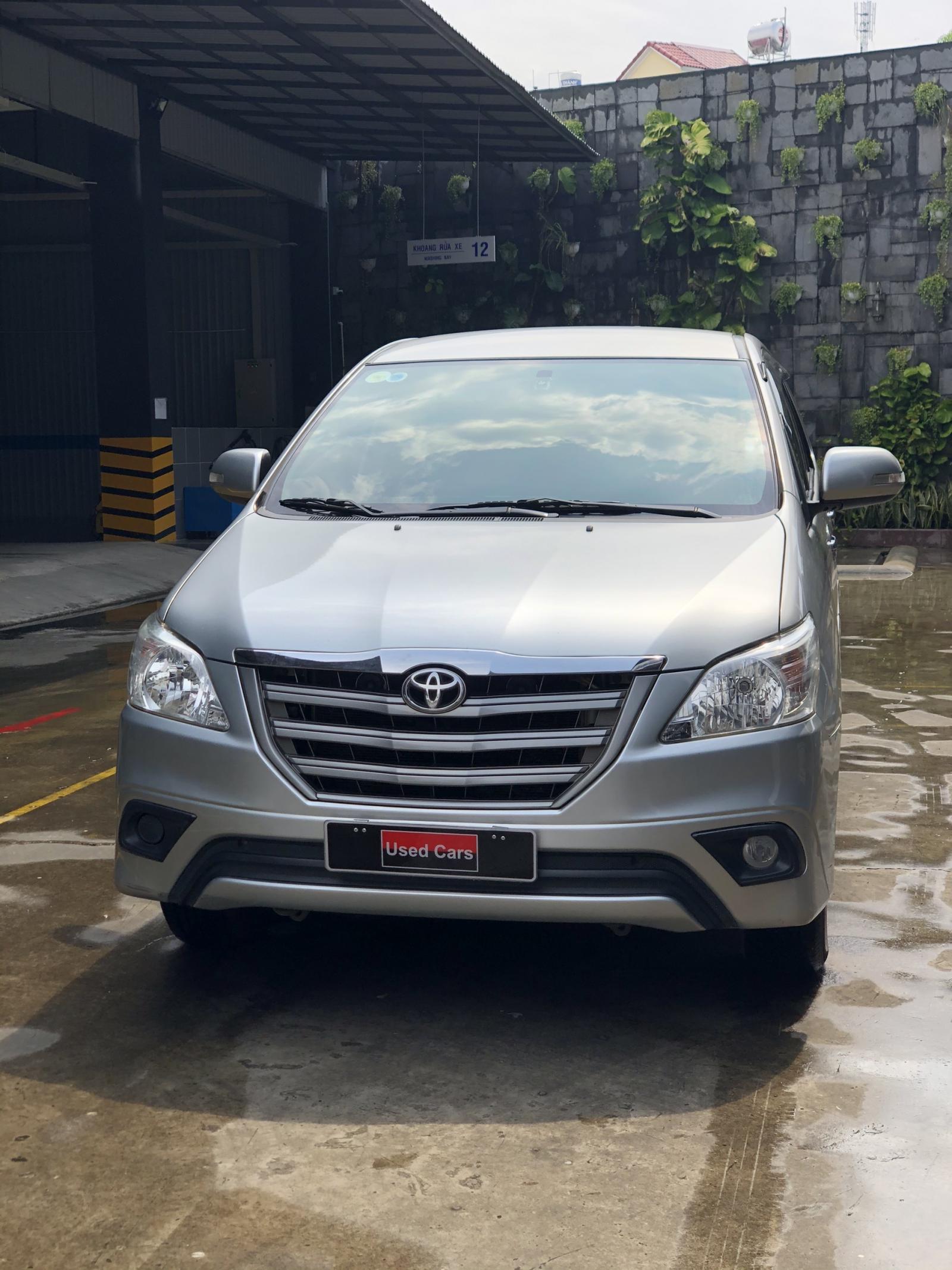 Toyota Innova 2.0E 2016 - Cần bán lại xe Toyota Innova 2.0E đời 2016, màu bạc, giá khuyến mãi