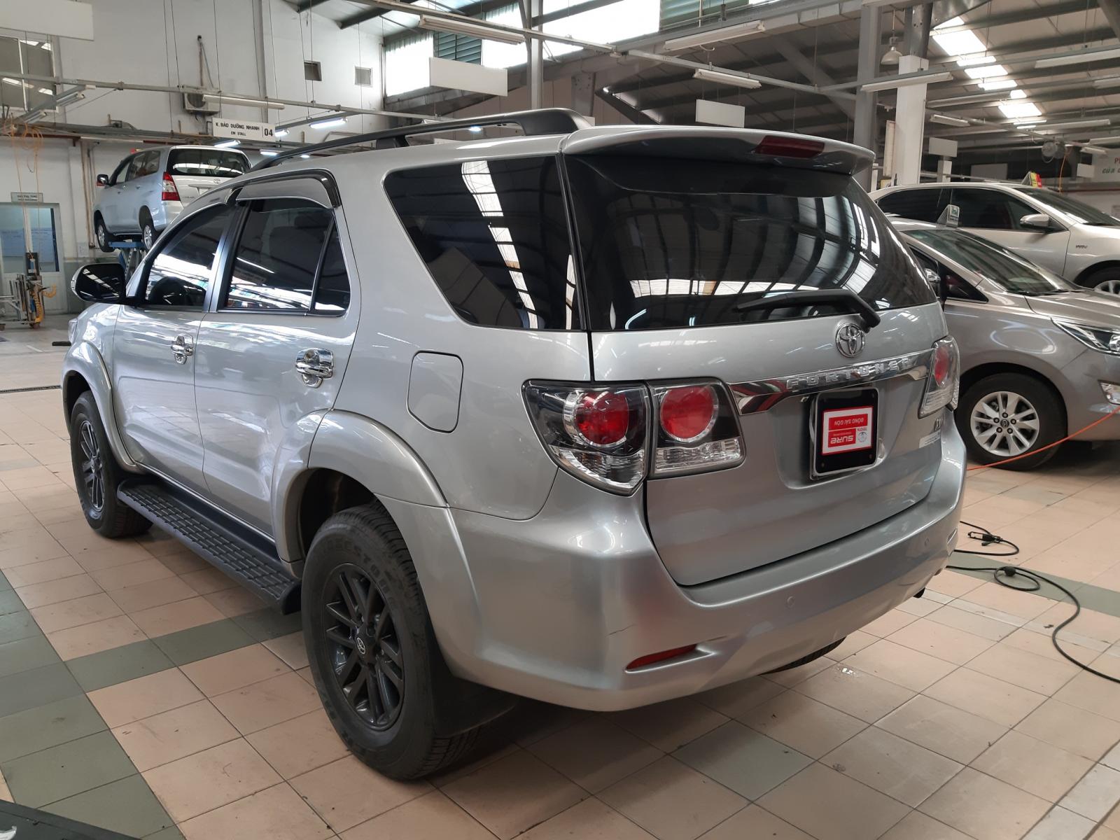 Toyota Fortuner V 2016 - Bán xe Toyota Fortuner V 2016, màu bạc
