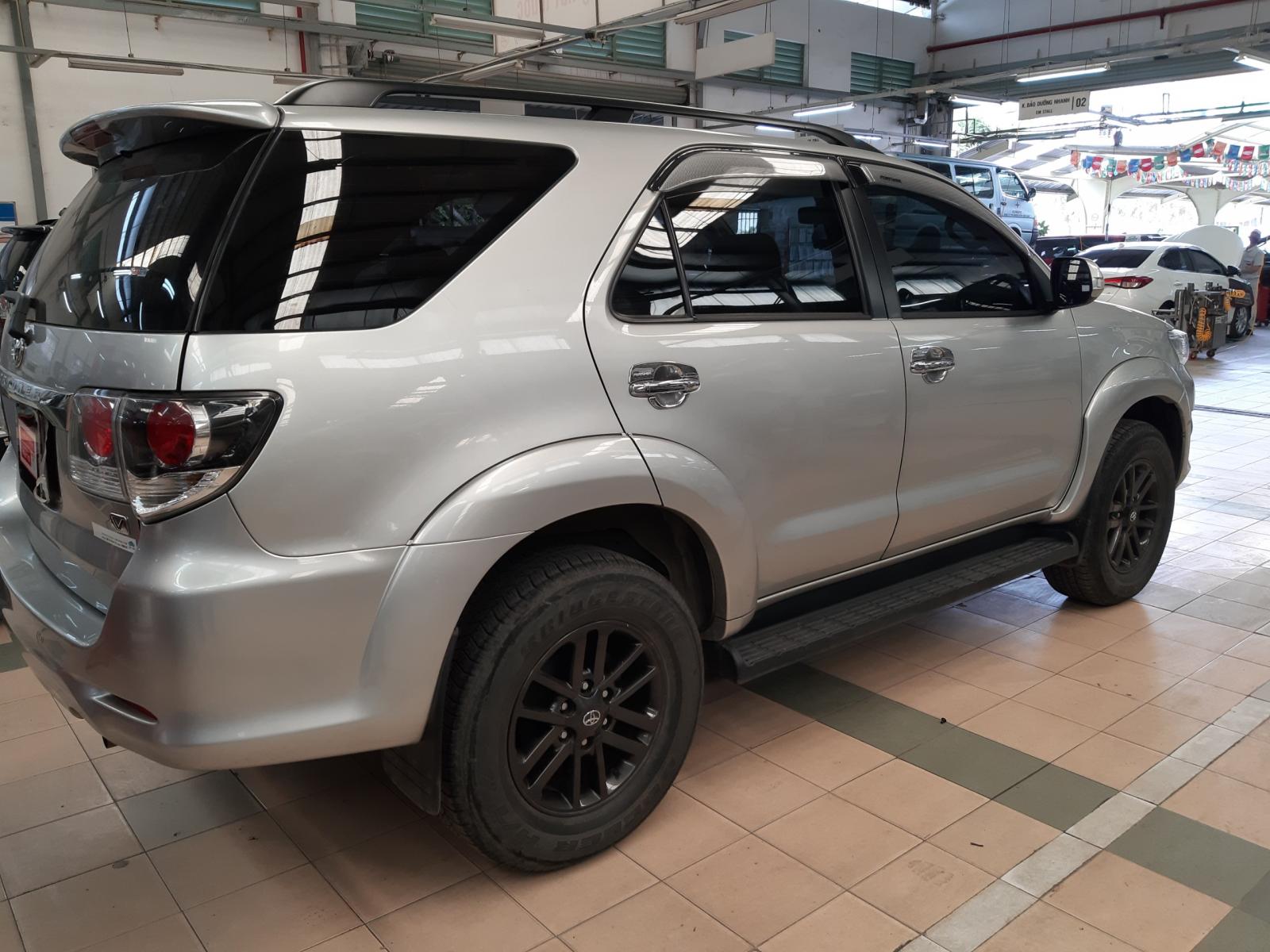 Toyota Fortuner V 2016 - Bán xe Toyota Fortuner V 2016, màu bạc