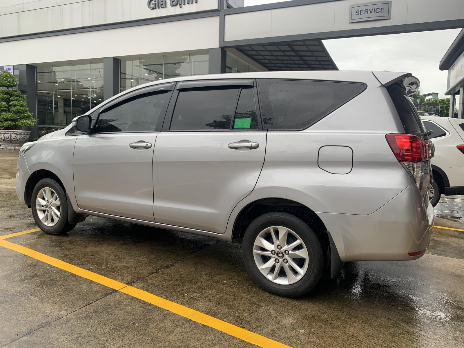 Toyota Innova 2.0E 2019 - Bán xe Toyota Innova 2.0E 2019, màu bạc, giá thương lượng mạnh