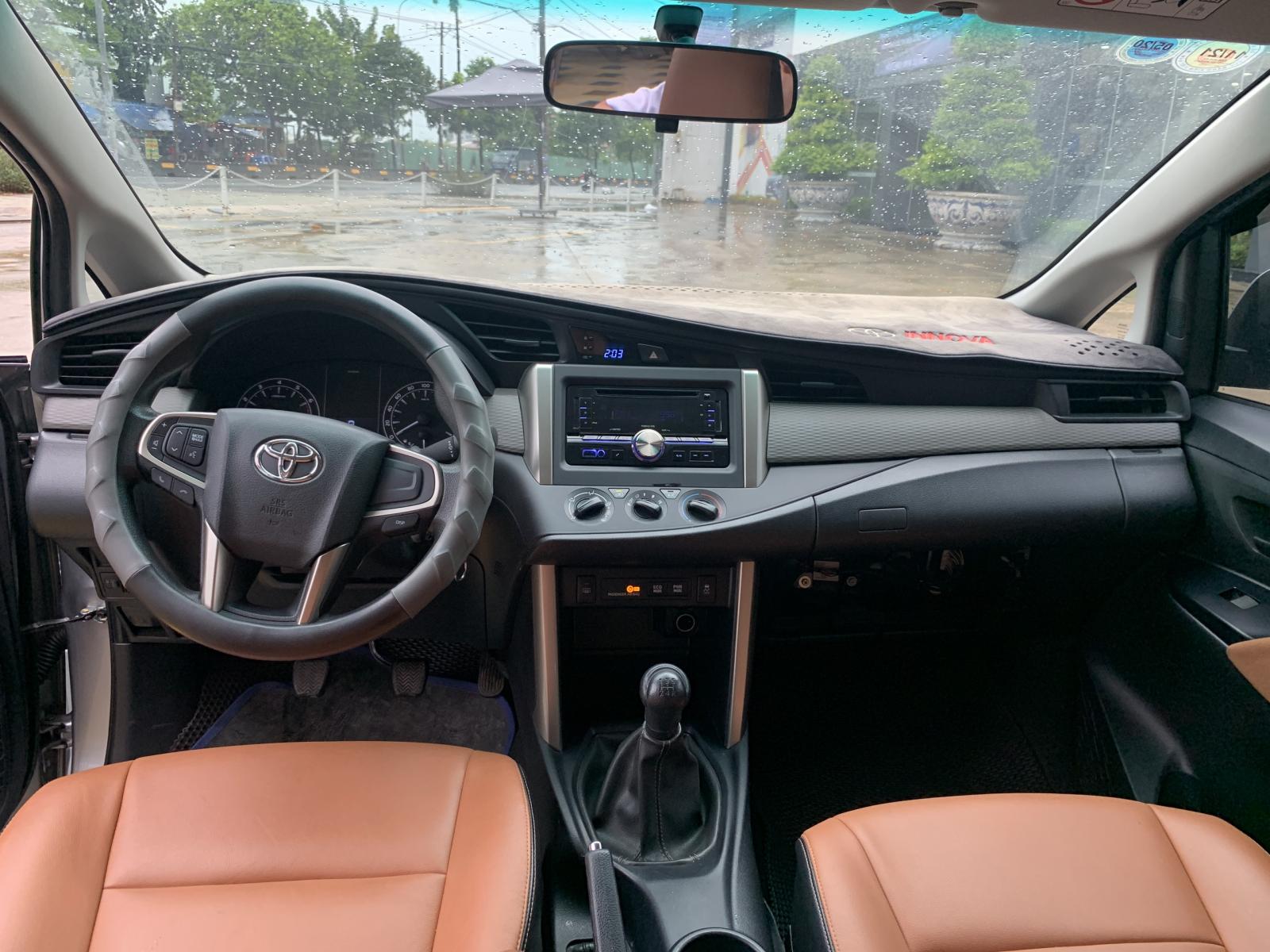 Toyota Innova 2.0E 2019 - Bán xe Toyota Innova 2.0E 2019, màu bạc, giá thương lượng mạnh