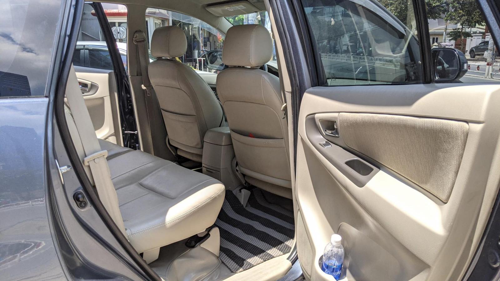 Toyota Innova 2015 - Cần bán lại xe Toyota Innova E sản xuất 2015 màu ghi xanh cực hiếm, giá chỉ 520 triệu