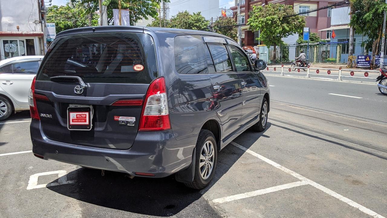 Toyota Innova 2015 - Cần bán lại xe Toyota Innova E sản xuất 2015 màu ghi xanh cực hiếm, giá chỉ 520 triệu