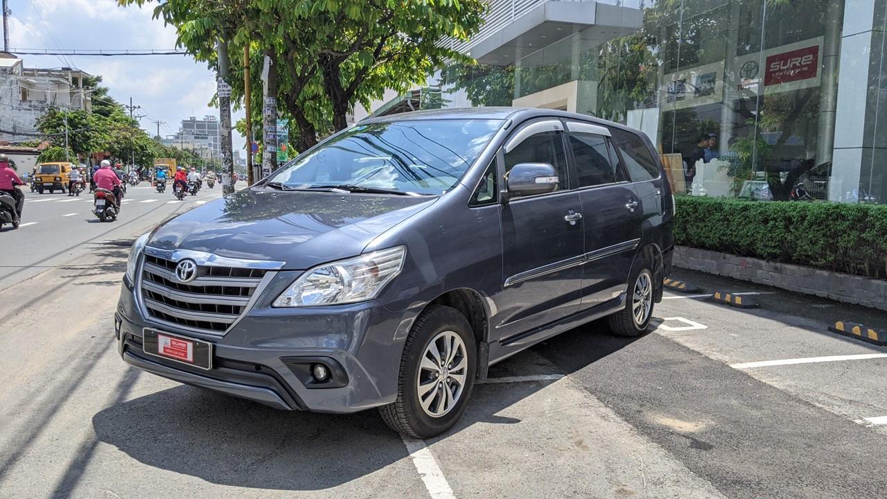 Toyota Innova 2015 - Cần bán lại xe Toyota Innova E sản xuất 2015 màu ghi xanh cực hiếm, giá chỉ 520 triệu