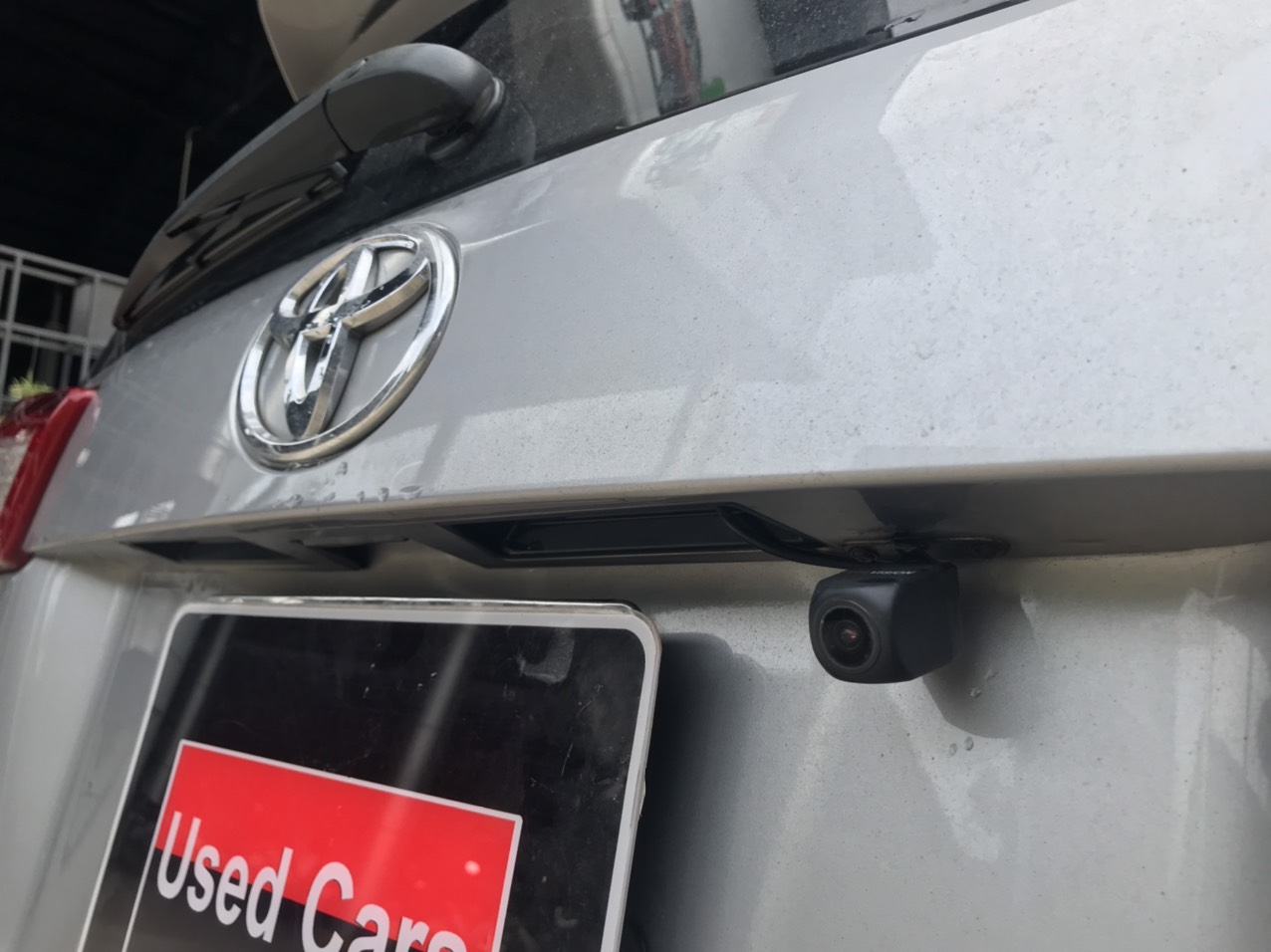 Toyota Innova E 2018 - Cần bán gấp Toyota Innova E đời 2018, màu bạc opion đầy đủ - Xe siêu đẹp.