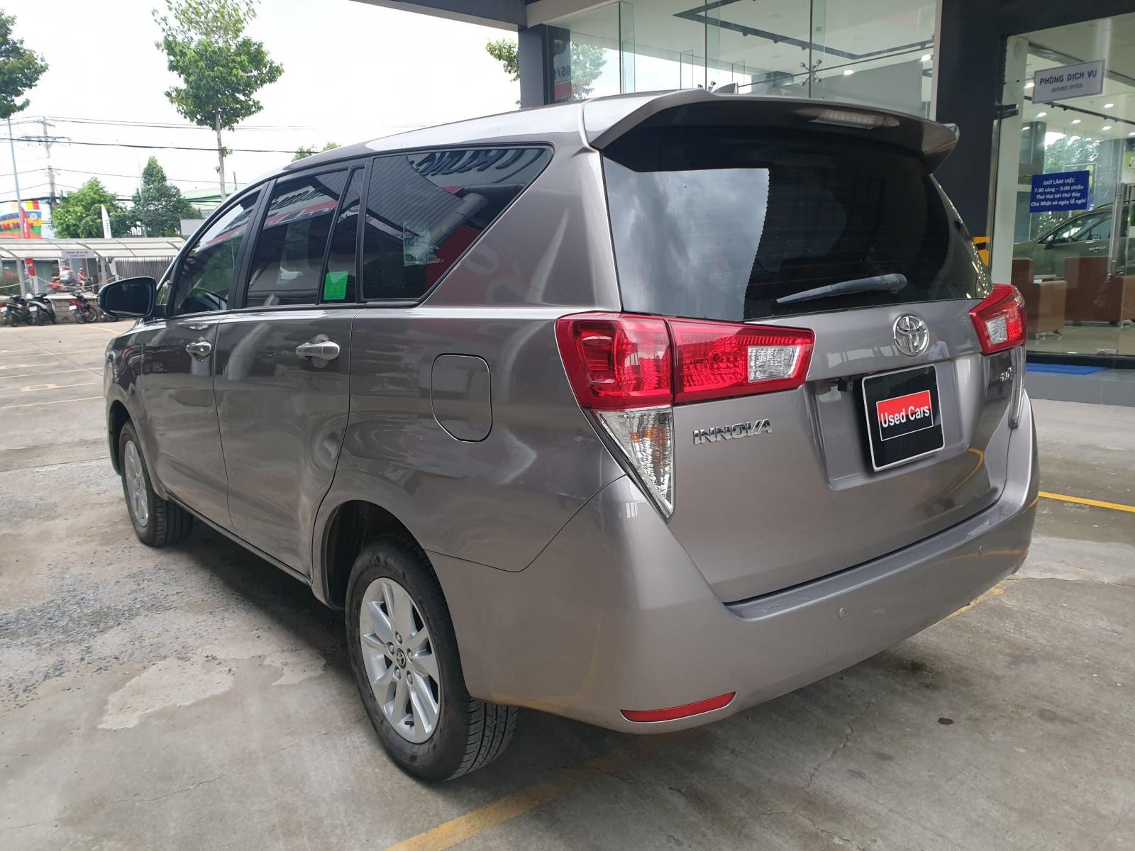 Toyota Innova E 2019 - Cần bán Toyota Innova E 2019 màu đồng ánh kim, lướt 11.000km siêu đẹp