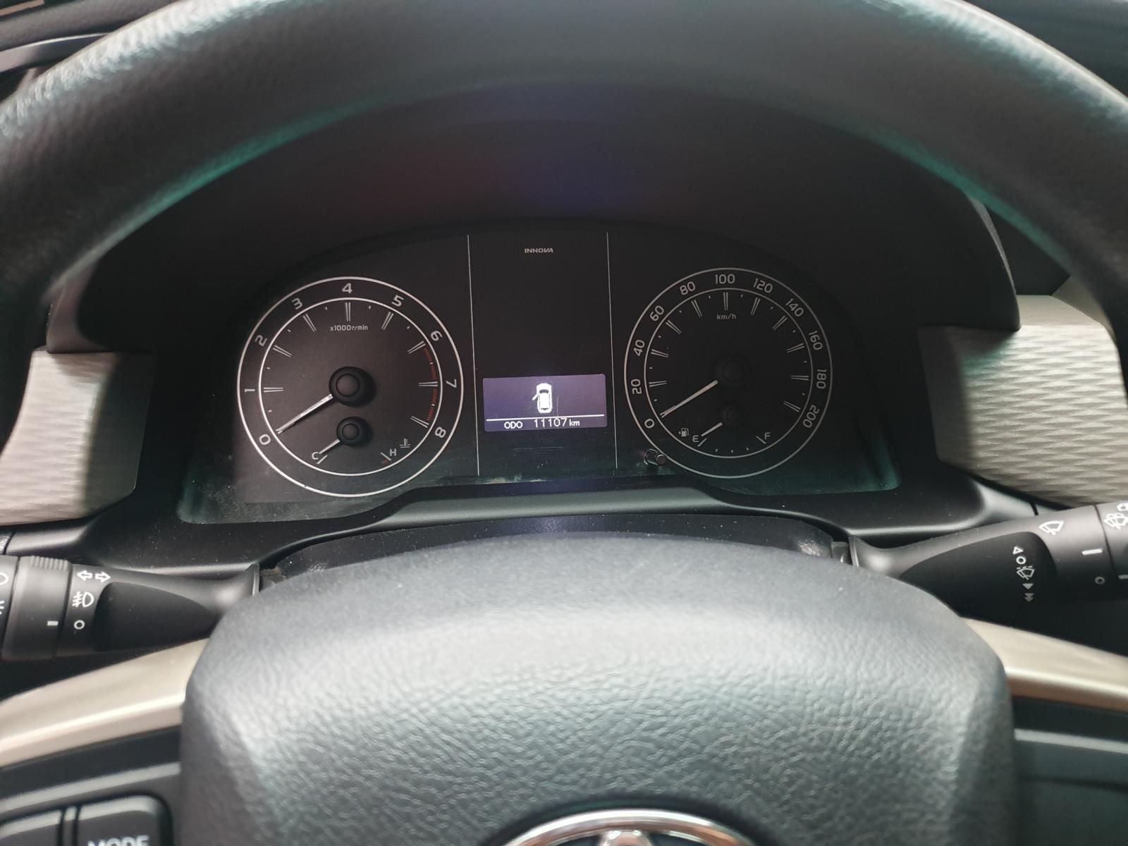Toyota Innova E 2019 - Cần bán Toyota Innova E 2019 màu đồng ánh kim, lướt 11.000km siêu đẹp