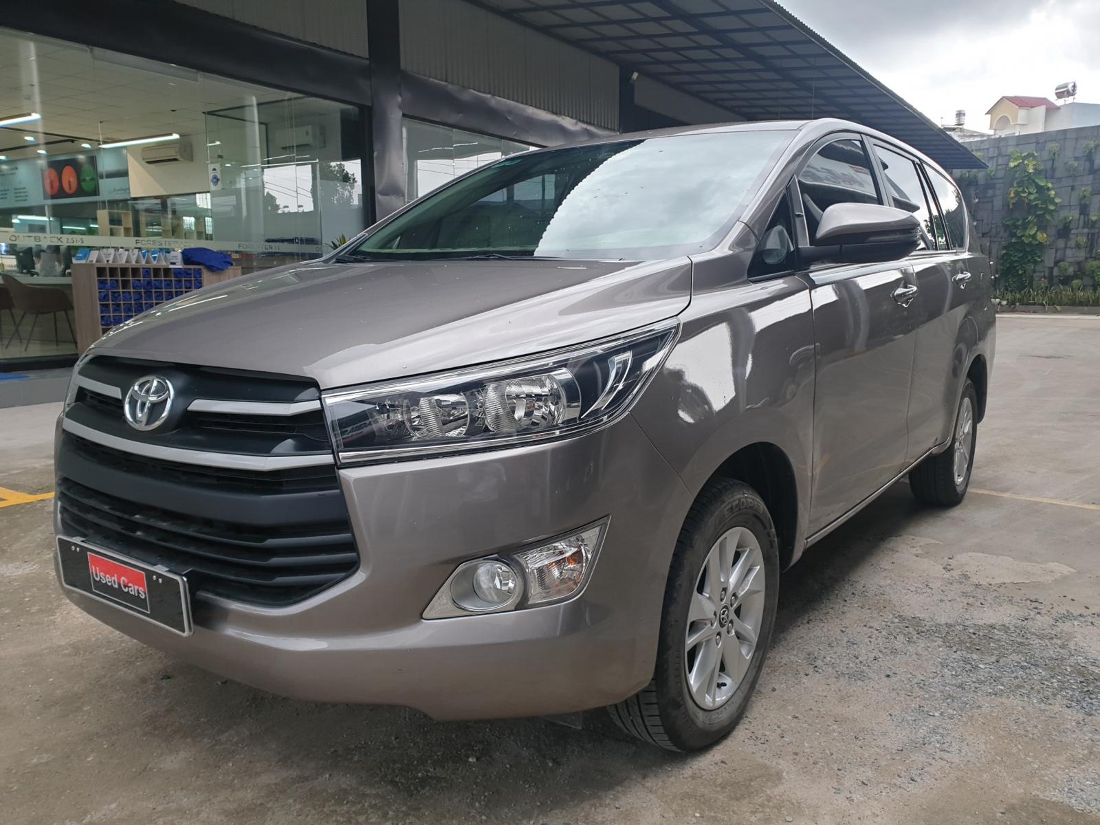 Toyota Innova E 2019 - Cần bán Toyota Innova E 2019 màu đồng ánh kim, lướt 11.000km siêu đẹp