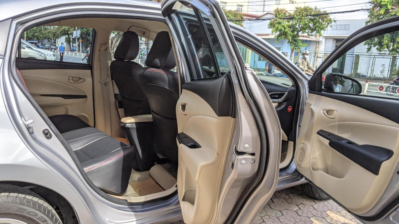 Toyota Vios E 2019 - Bán Toyota Vios E số sàn sản xuất 2019, màu bạc giá còn fix mạnh