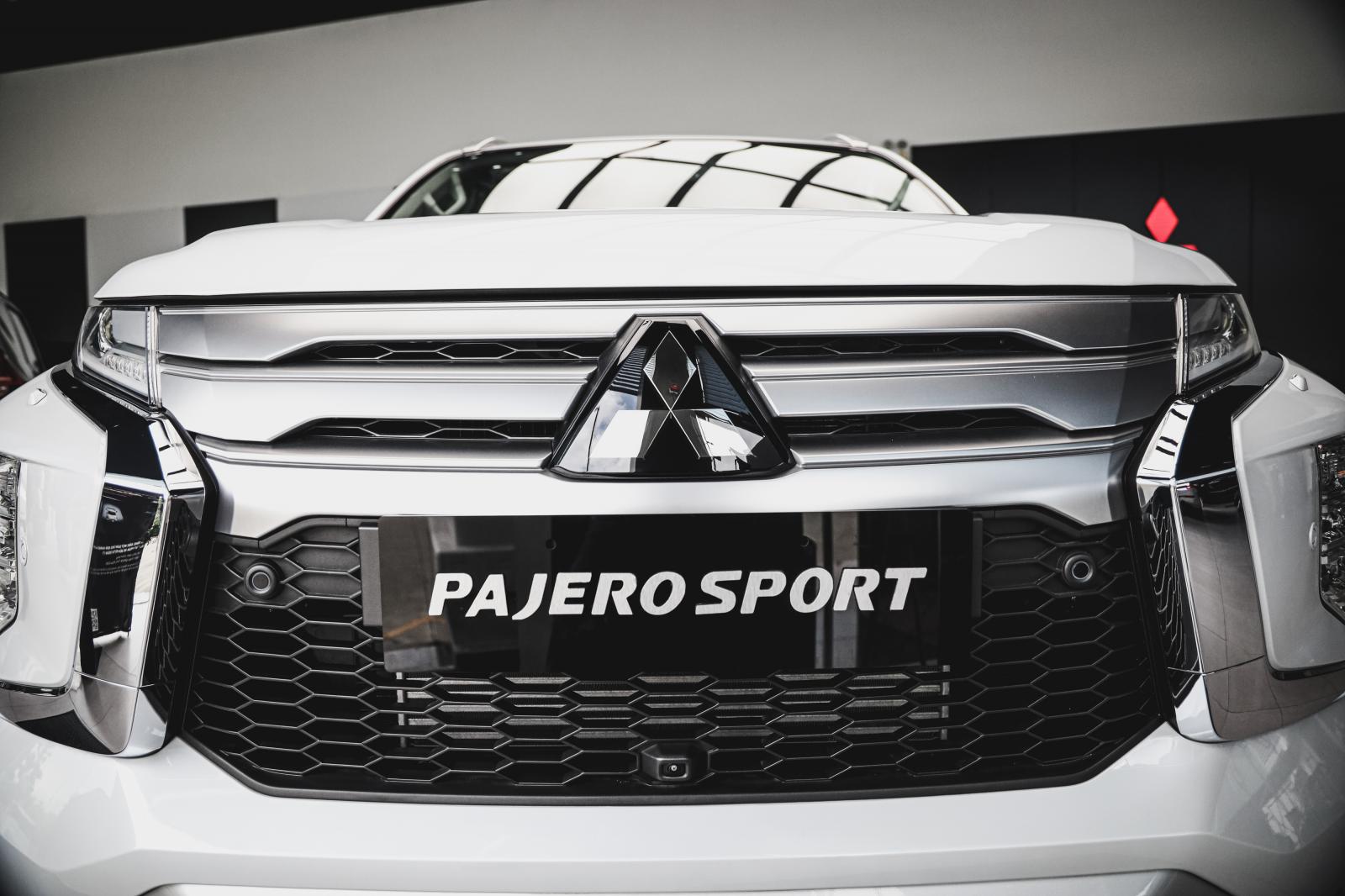 Bán Mitsubishi Pajero Sport đời 2021, màu trắng, nhập khẩu chính hãng